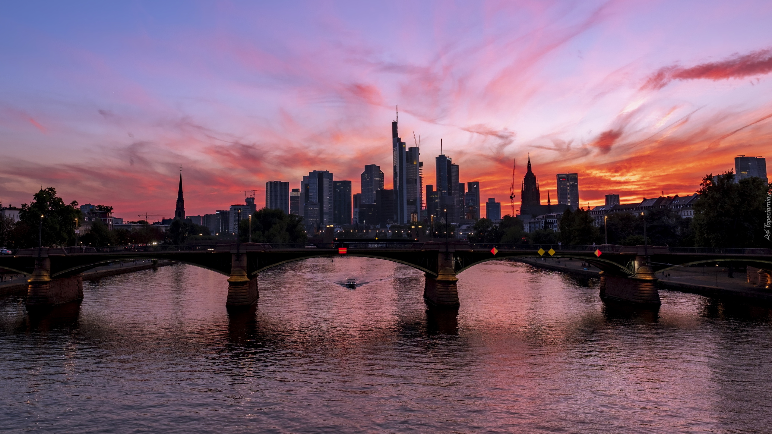 Wieżowce, Most, Rzeka Men, Motorówka, Zachód słońca, Frankfurt nad Menem, Niemcy