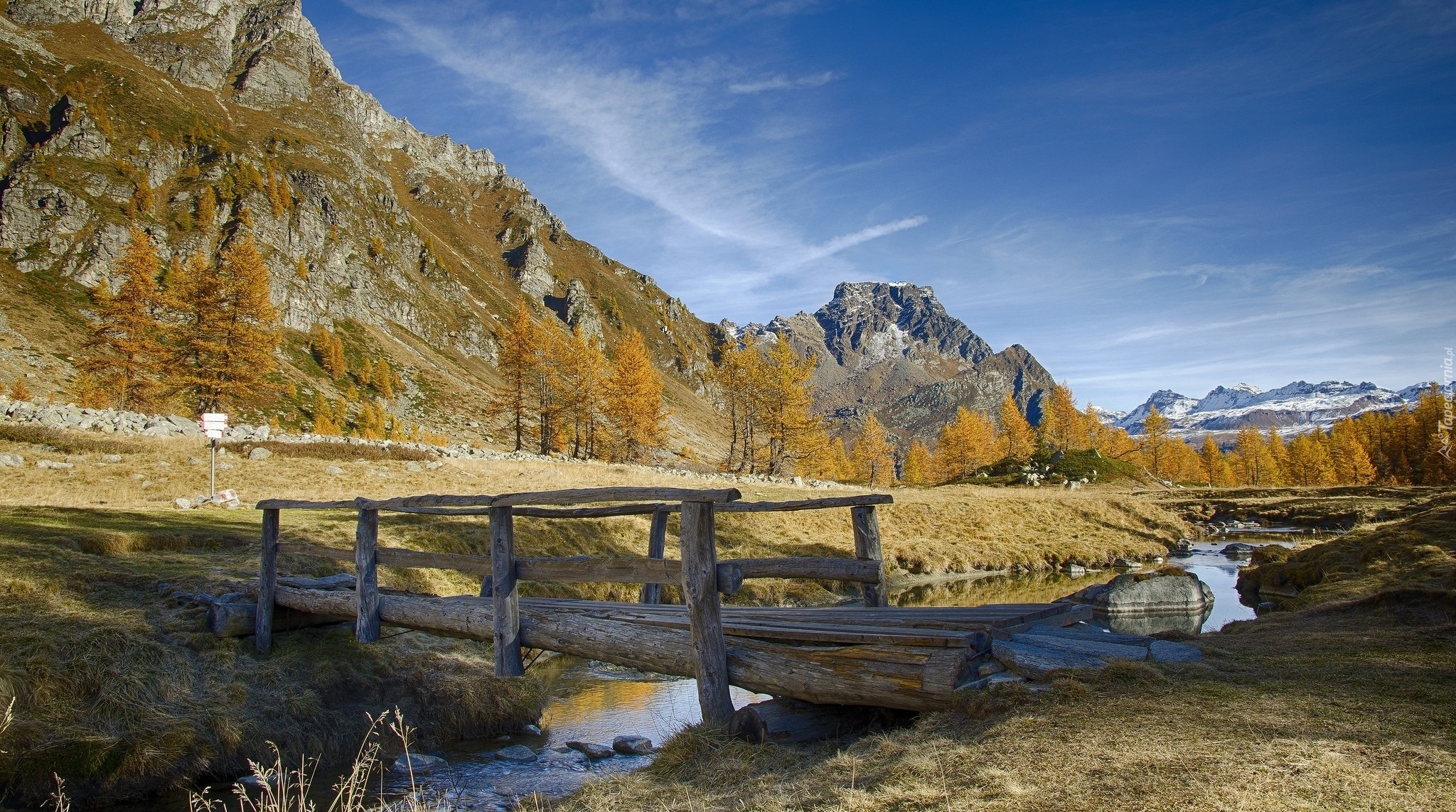 Włochy, Park przyrody Alpe Veglia i Alpe Devero, Rzeka Buscagna, Jesień, Góry, Drewniany, Mostek