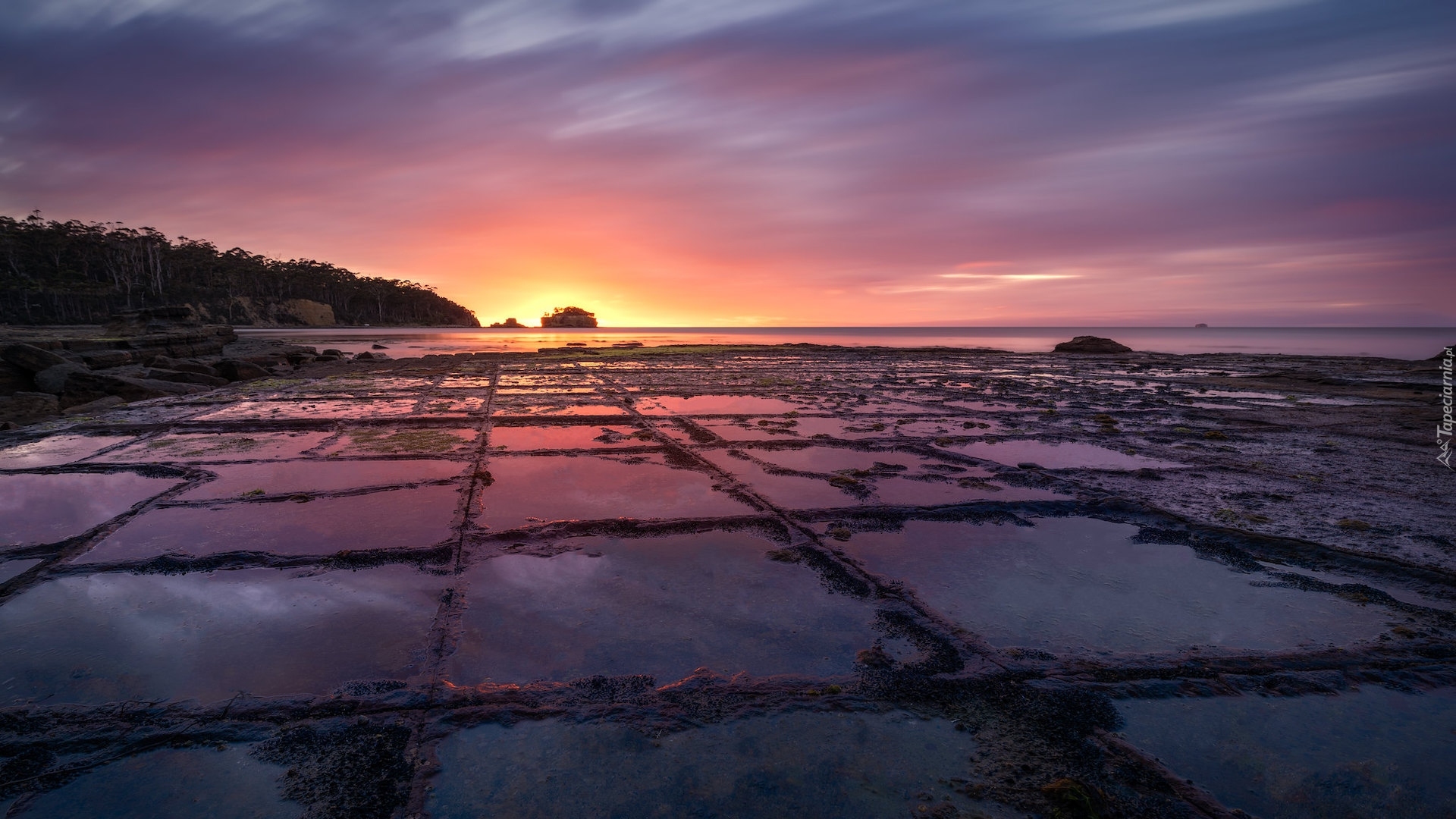 Wschód słońca, Morze, Mozaikowa skała, Tessellated Pavement, 
Zatoka Piratów, Eaglehawk Neck, Tasmania, Australia