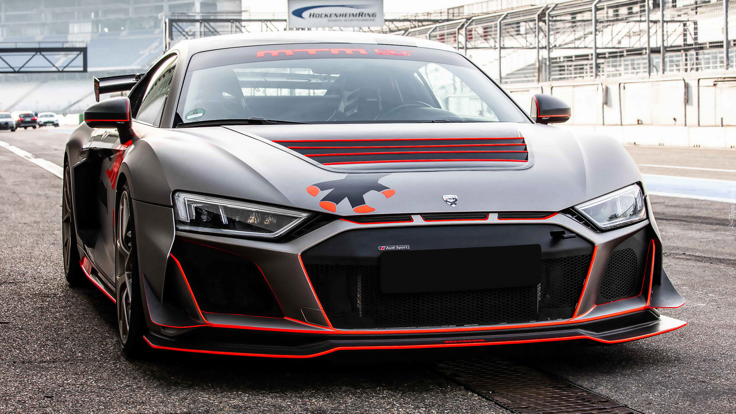 MTM Audi R8 GT4 Street, Przód