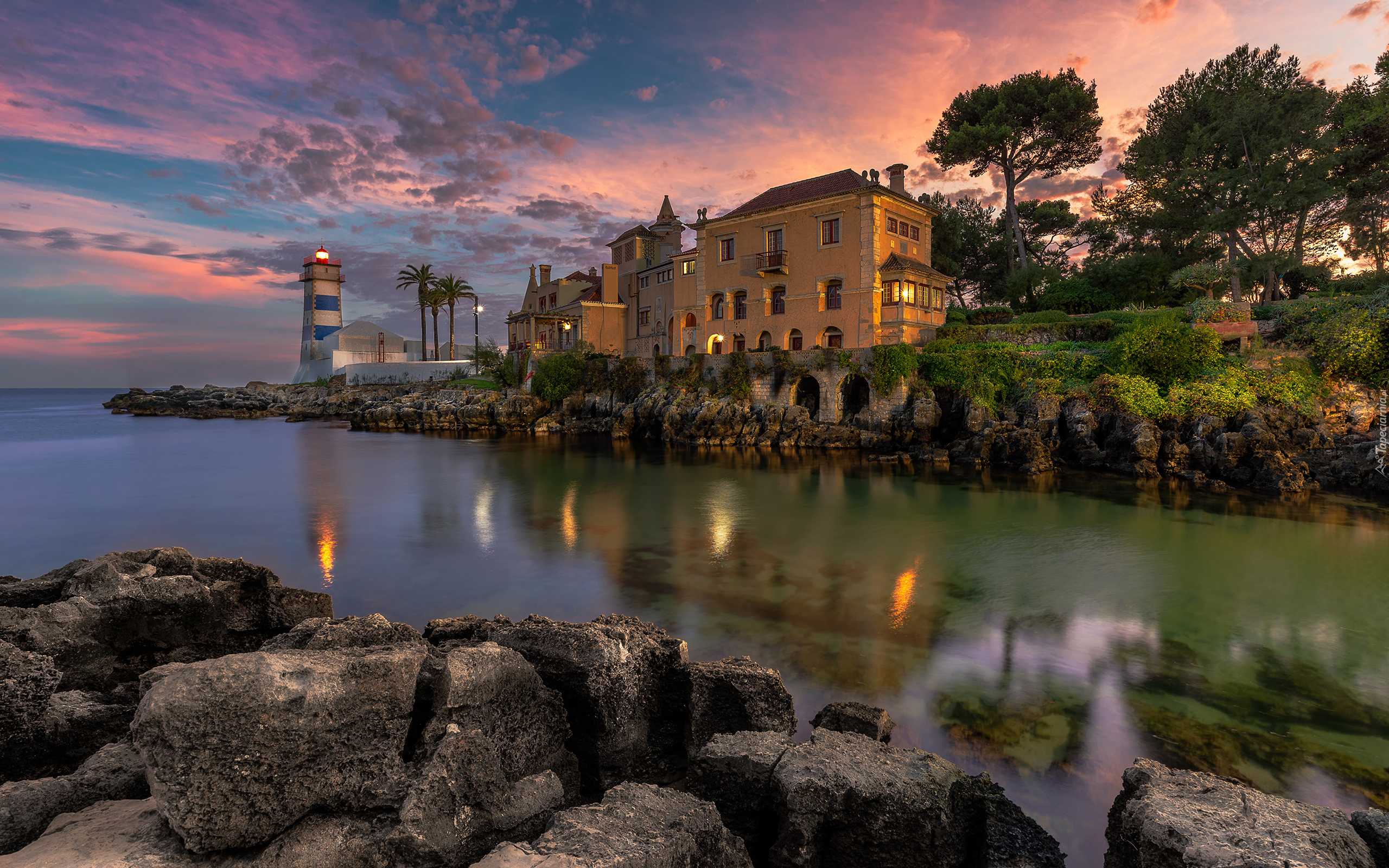 Portugalia, Cascais, Wybrzeże Lizbońskie, Zatoka, Kamienie, Latarnia morska Santa Maria, Dom, Muzeum Hrabiego de Castro Guimaraes