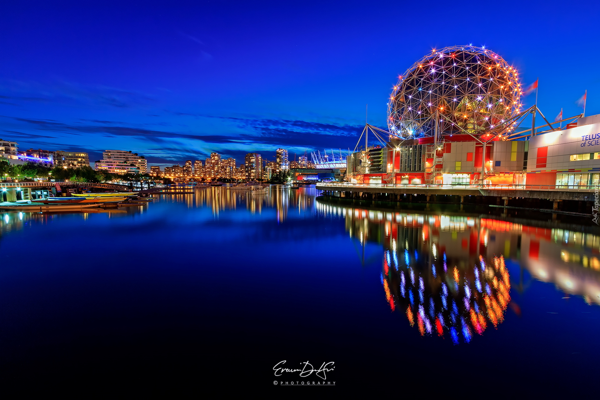 Kopuła, Muzeum Nauki, Science World at TELUS, Rzeka Fraser, Łódki, Oświetlone, Miasto nocą, Vancouver, Kanada