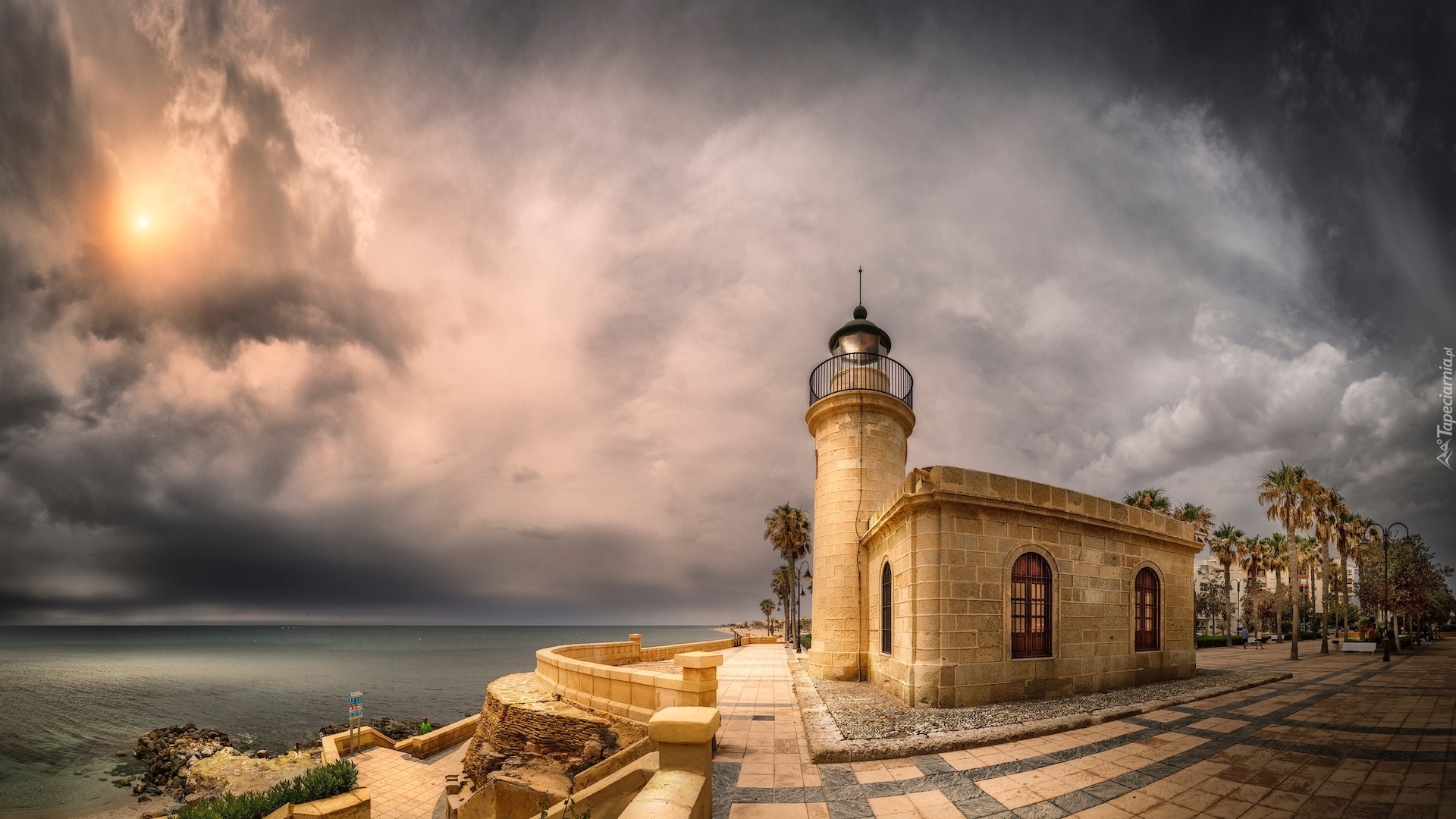 Hiszpania, Prowincja, Almeria, Roquetas de Mar, Zabytek, Muzeum, Latarnia morska, Faro de Roquetas de Mar, Palmy, Morze