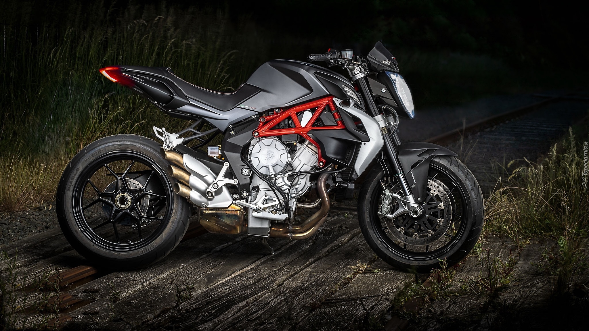 Motocykl, MV Augusta Brutale 800