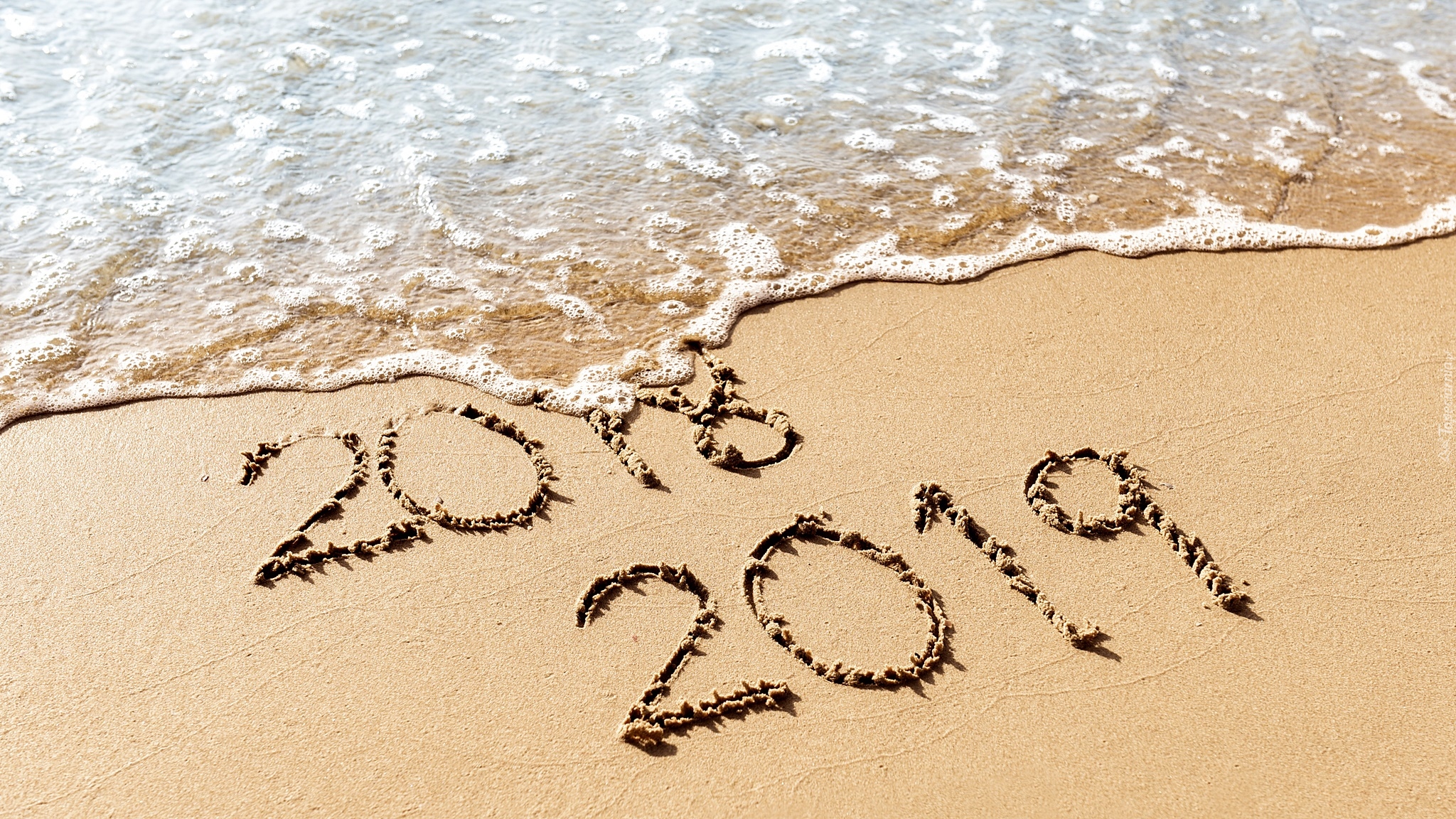 Plaża, Piasek, Woda, Fala, Napis, 2018, 2019