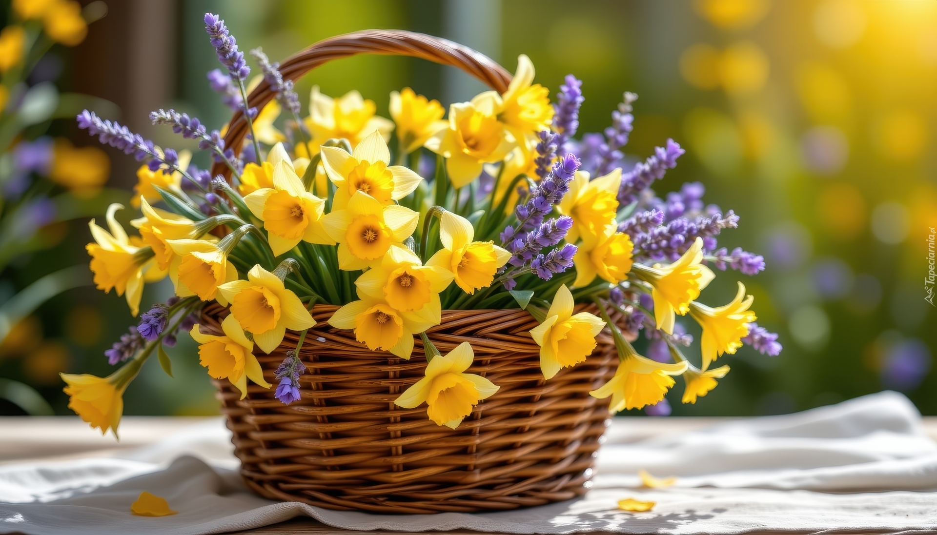 Wiklinowy, Koszyk, Kwiaty, Narcyzy żonkile, Lawenda