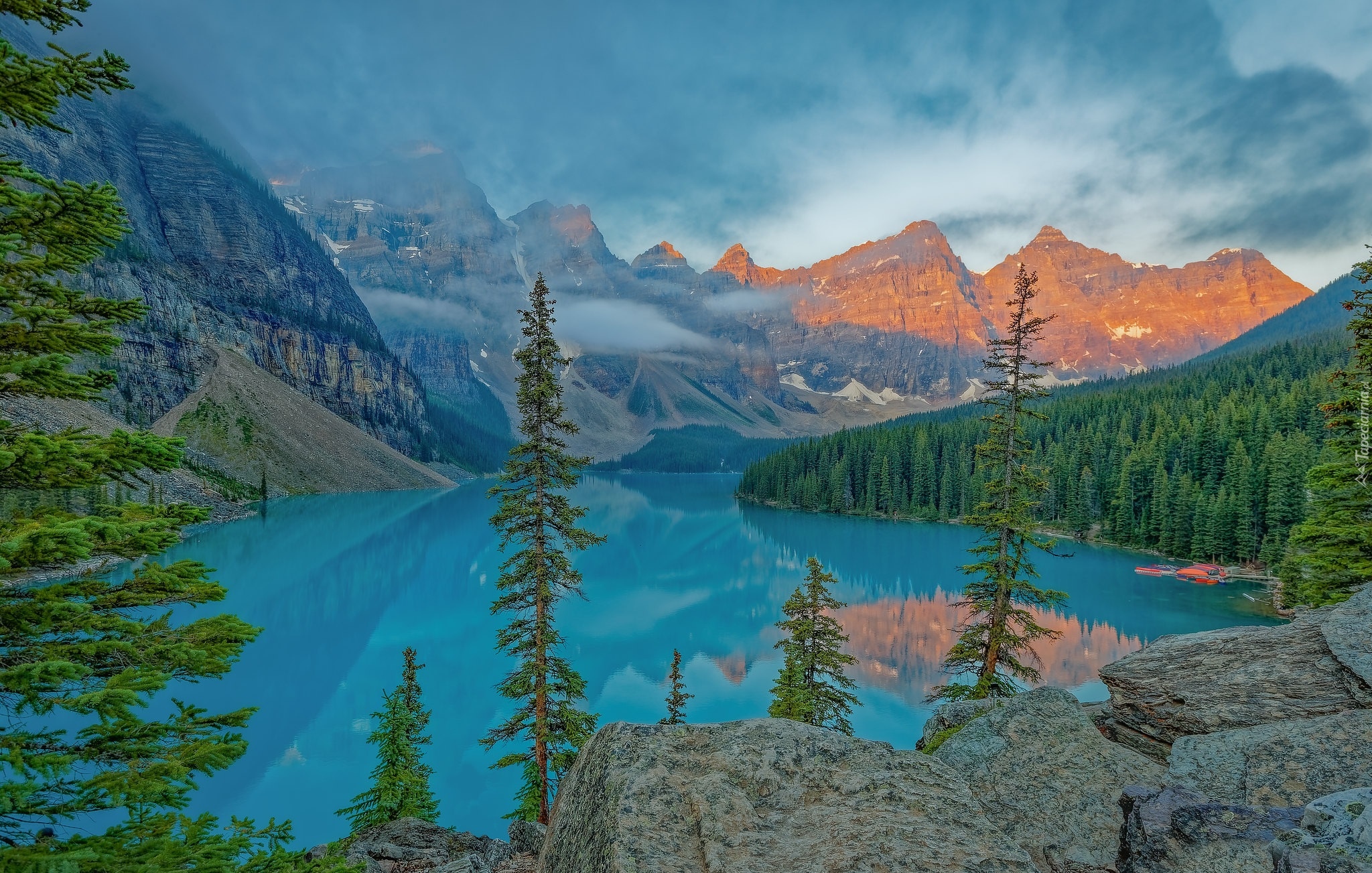 Park Narodowy Banff, Dolina Dziesięciu Szczytów, Góry, Jezioro Moraine, Świerki, Skały, Prowincja Alberta, Kanada
