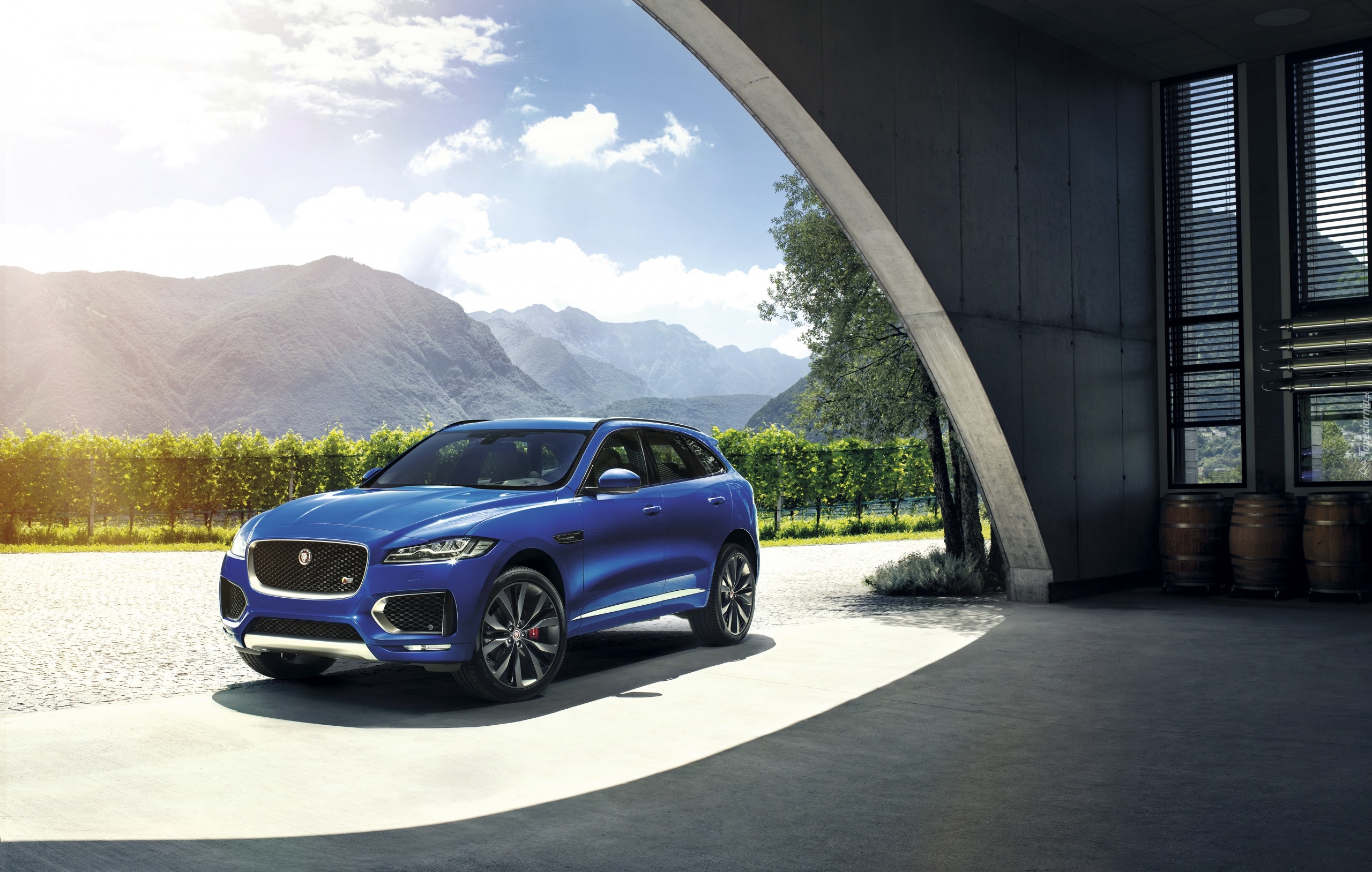 Jaguar F-Pace, 2016