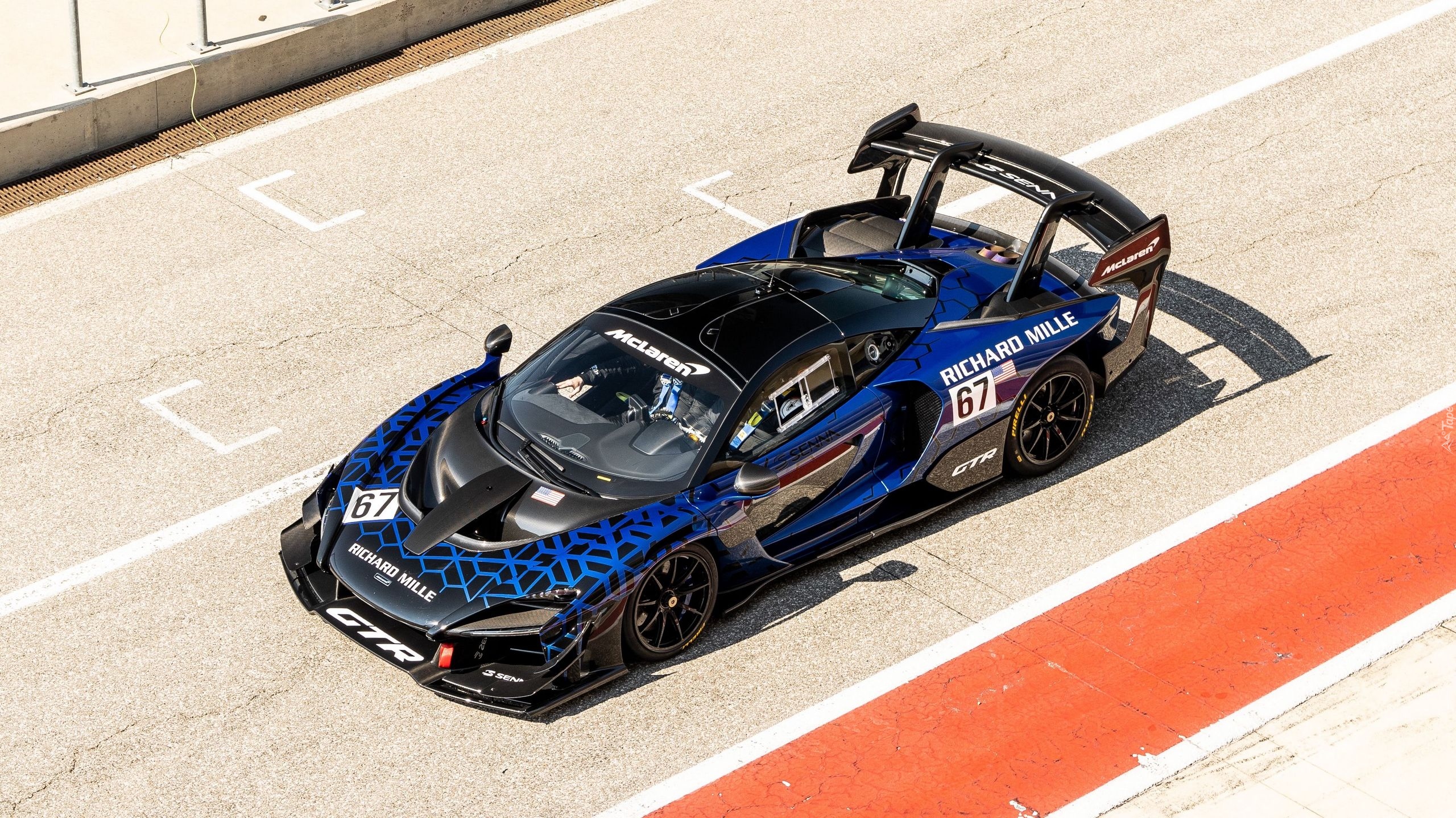 Niebieski, McLaren Senna GTR