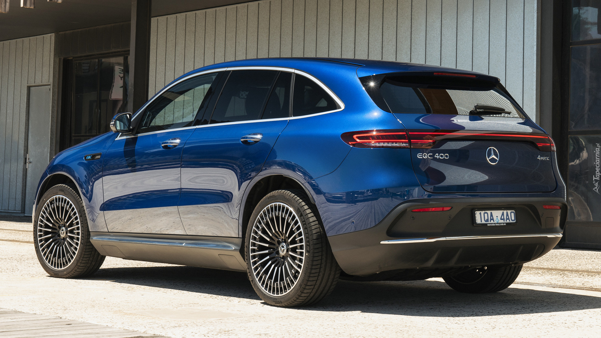 Niebieski, Mercedes-Benz EQC