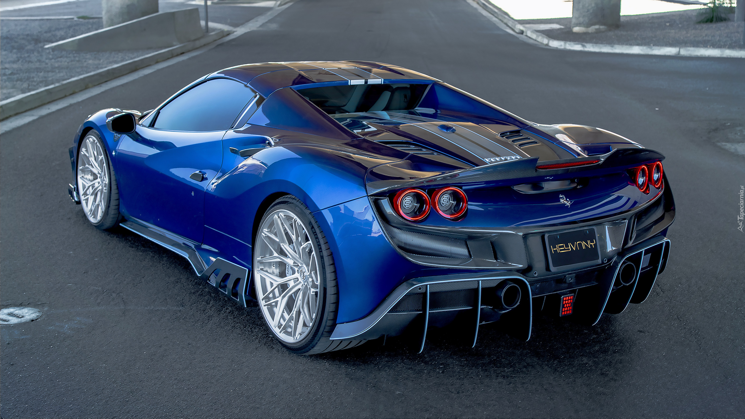 Ferrari F8 Spider, Keyvany, Niebieskie