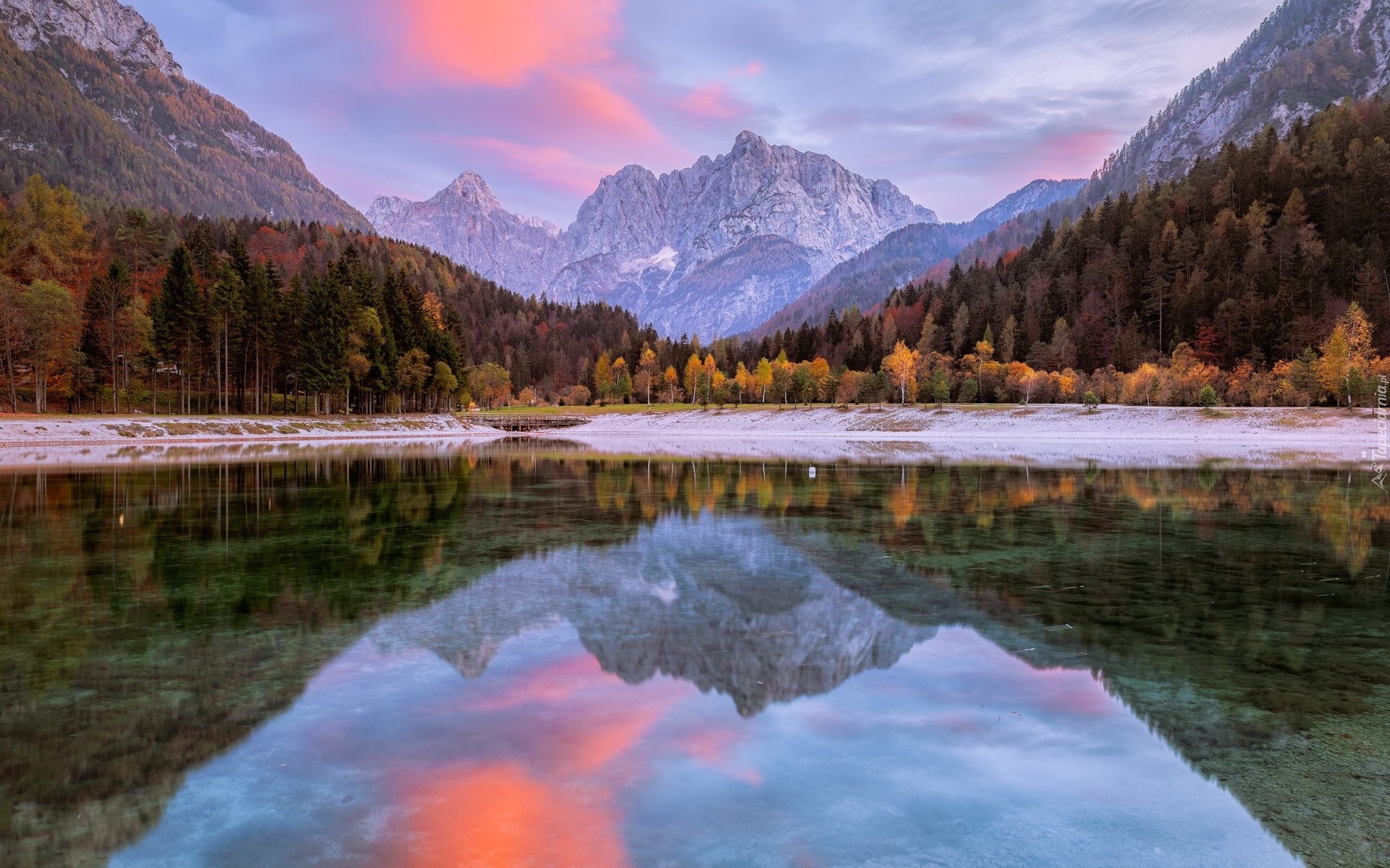 Góry, Alpy Julijskie, Jezioro, Lake Jasna, Drzewa, Jesień, Chmury, Gmina Kranjska Gora, Słowenia