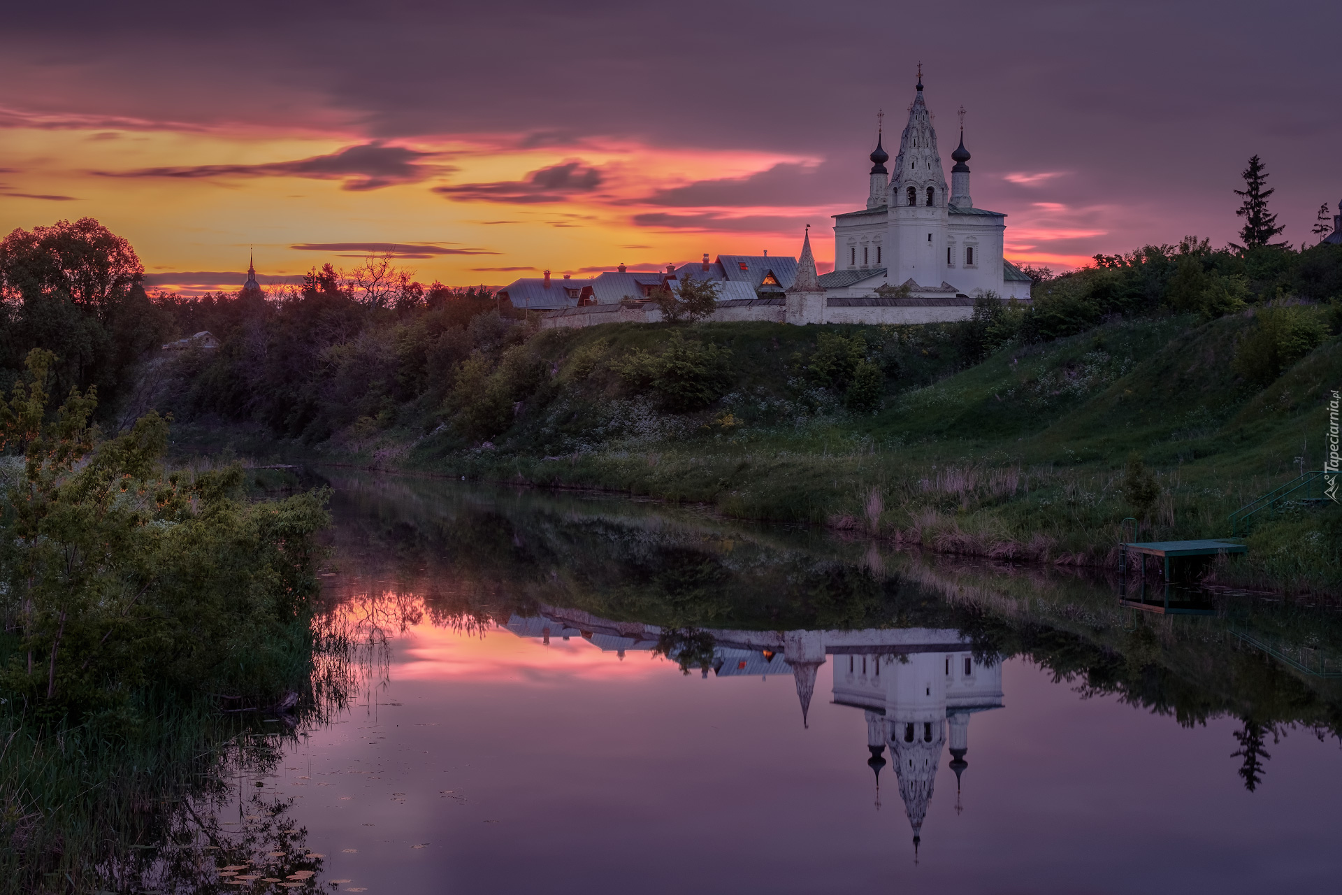 Drzewa, Rzeka Kamienka, Wschód słońca, Cerkiew, Odbicie, Suzdal, Obwód włodzimierski, Rosja