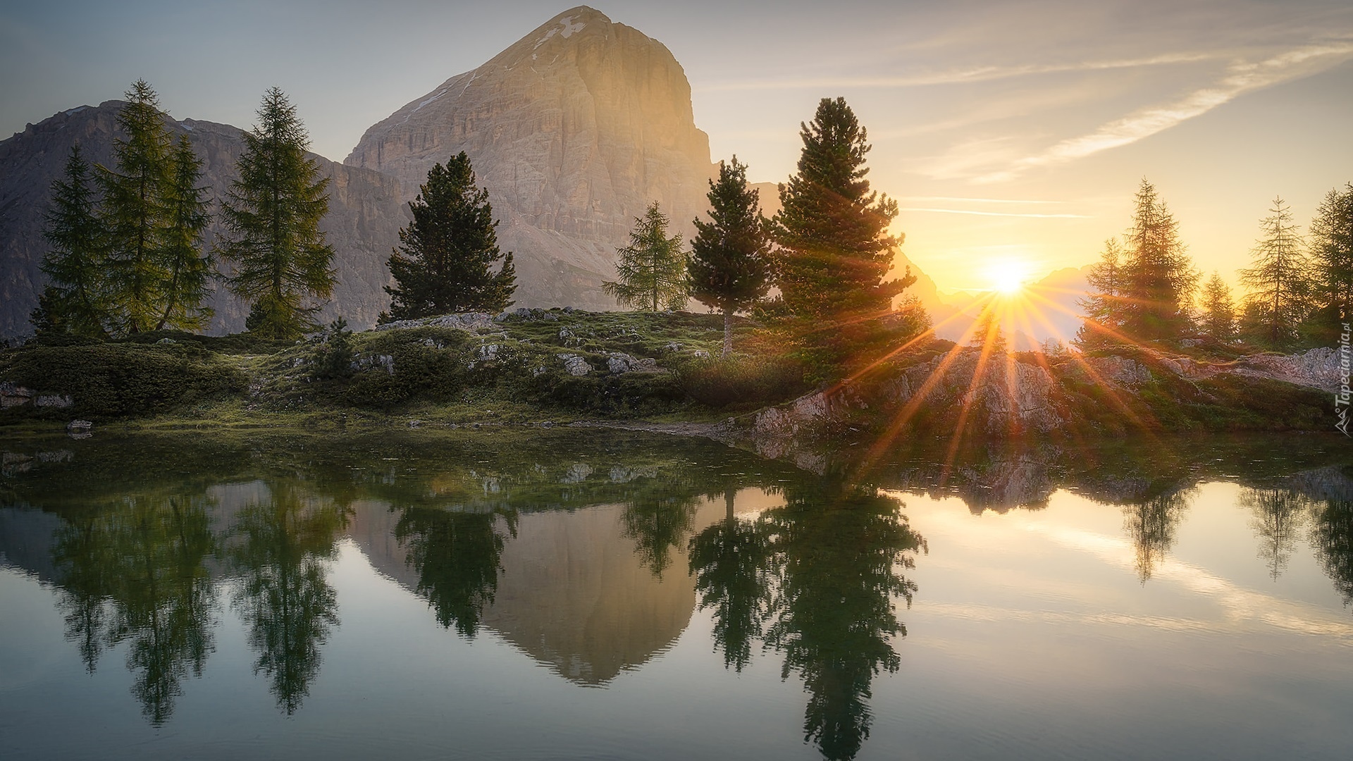 Góry, Dolomity, Jezioro, Lago Limides, Drzewa, Odbicie, Promienie słońca, Włochy