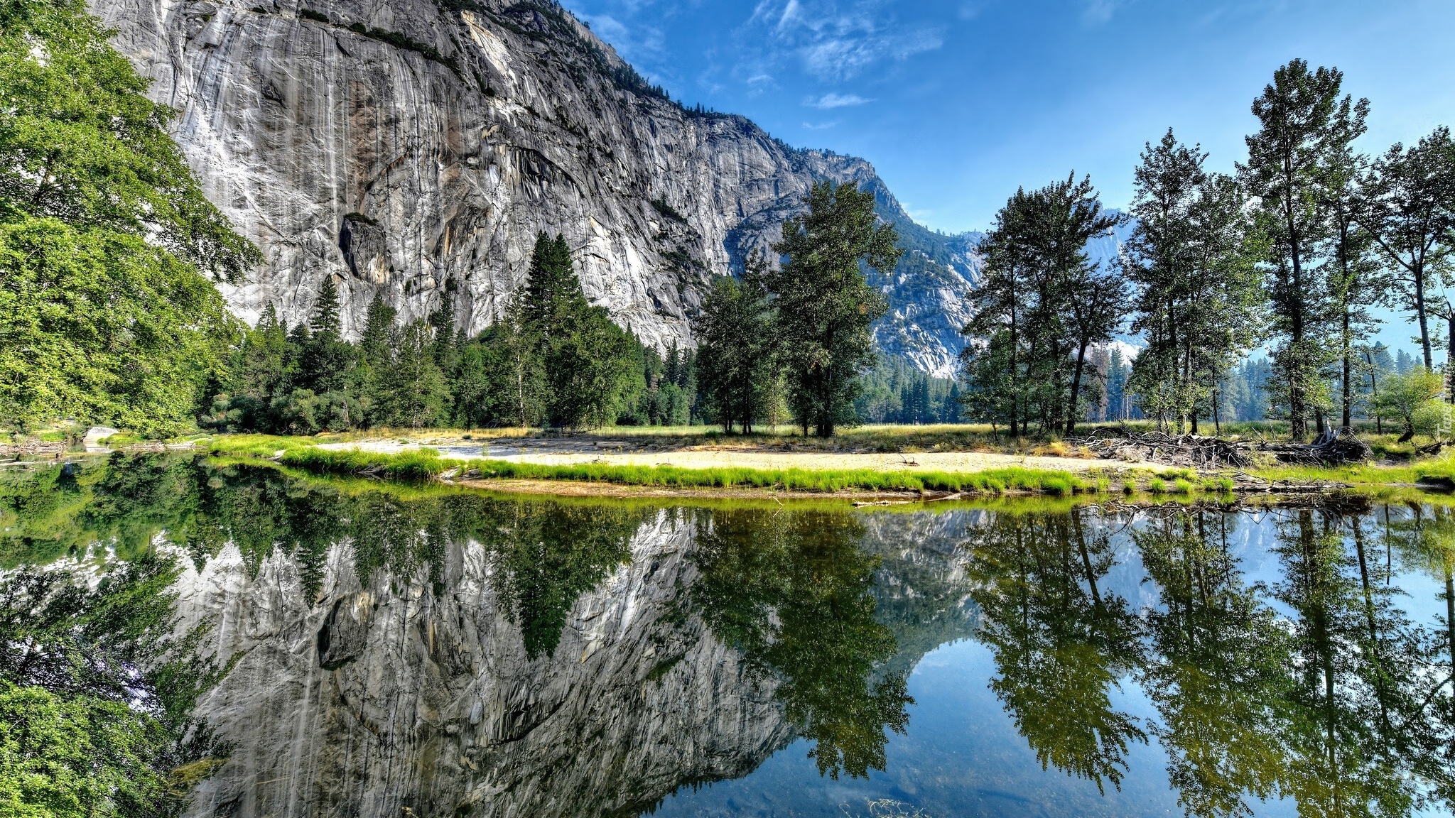 Góry, Rzeka, Merced River, Drzewa, Park Narodowy Yosemite, Kalifornia, Stany Zjednoczone