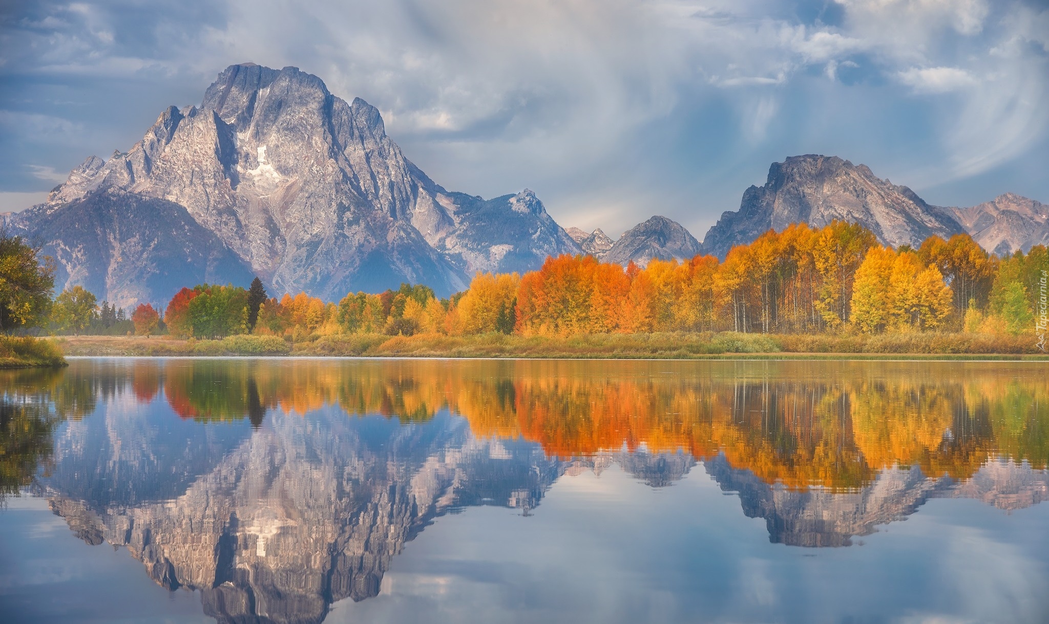 Drzewa, Jesień, Góry, Teton Range, Rzeka, Snake River, Chmury, Odbicie, Park Narodowy Grand Teton, Stan Wyoming, Stany Zjednoczone