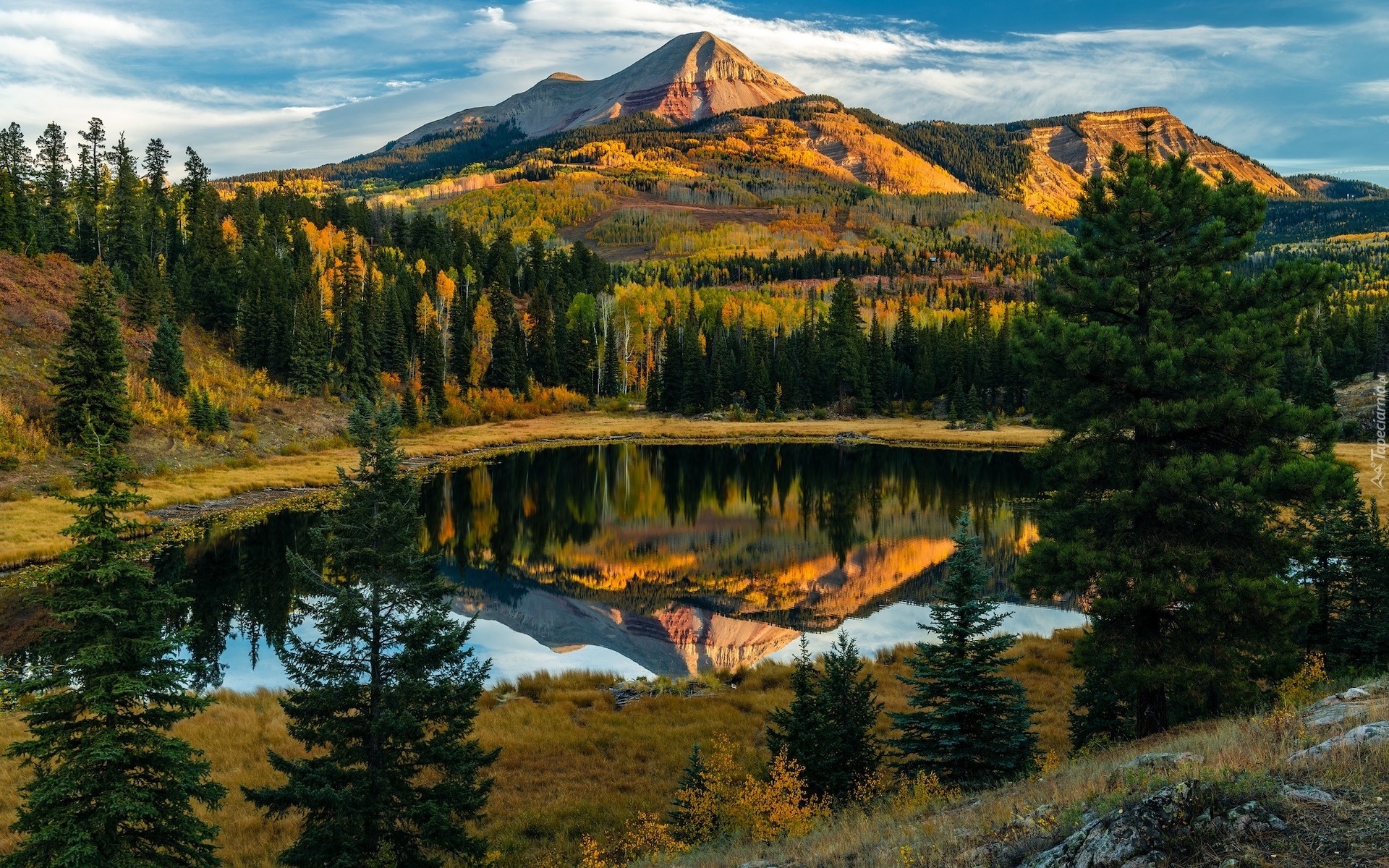 Stany Zjednoczone, Kolorado, Góry, San Juan Mountains, Jezioro, Boyce Lake, Jesień, Drzewa, Odbicie