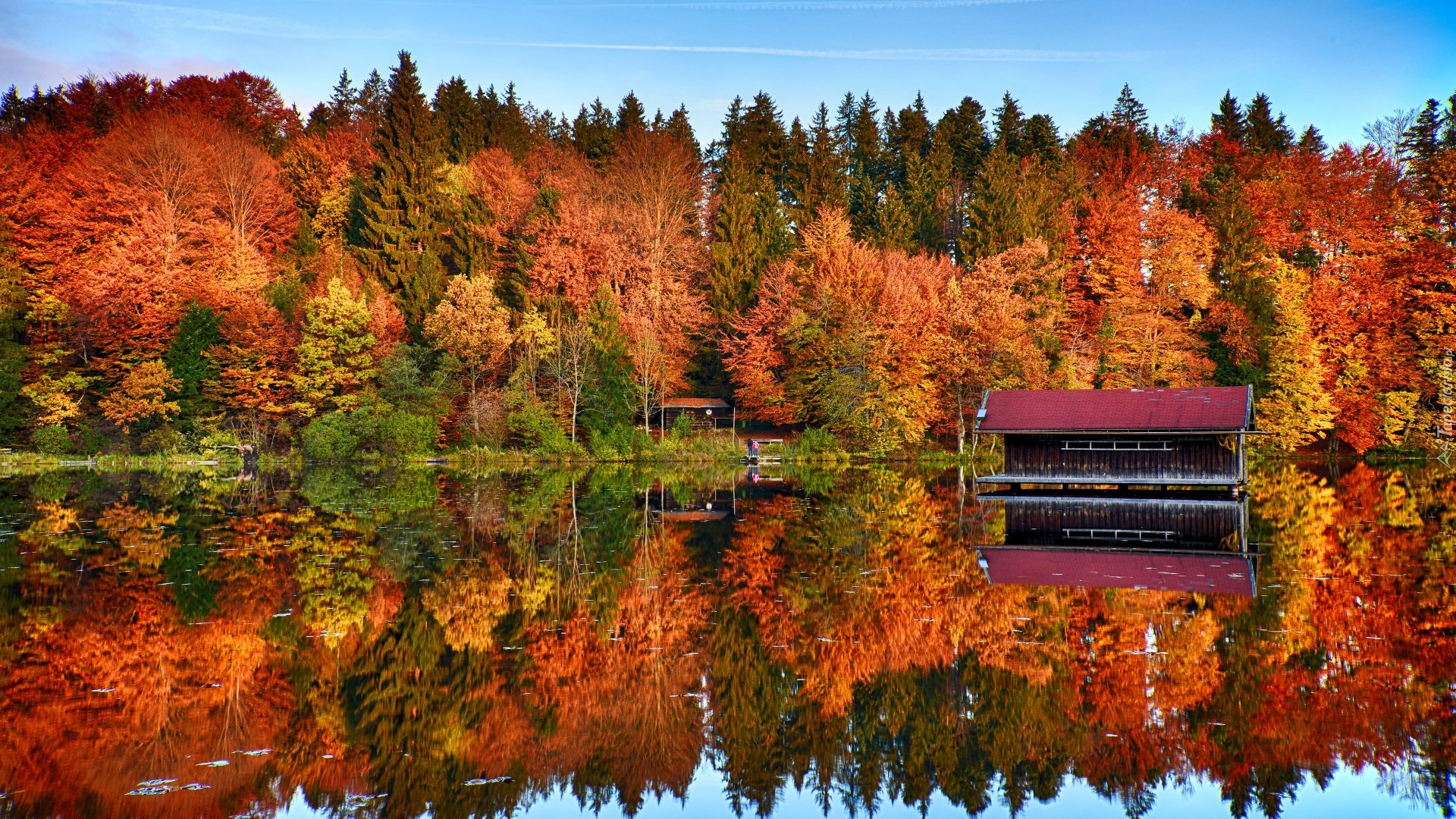 Jesień, Kolorowe, Drzewa, Jezioro, Odbicie, Drewniany, Dom, Niebo