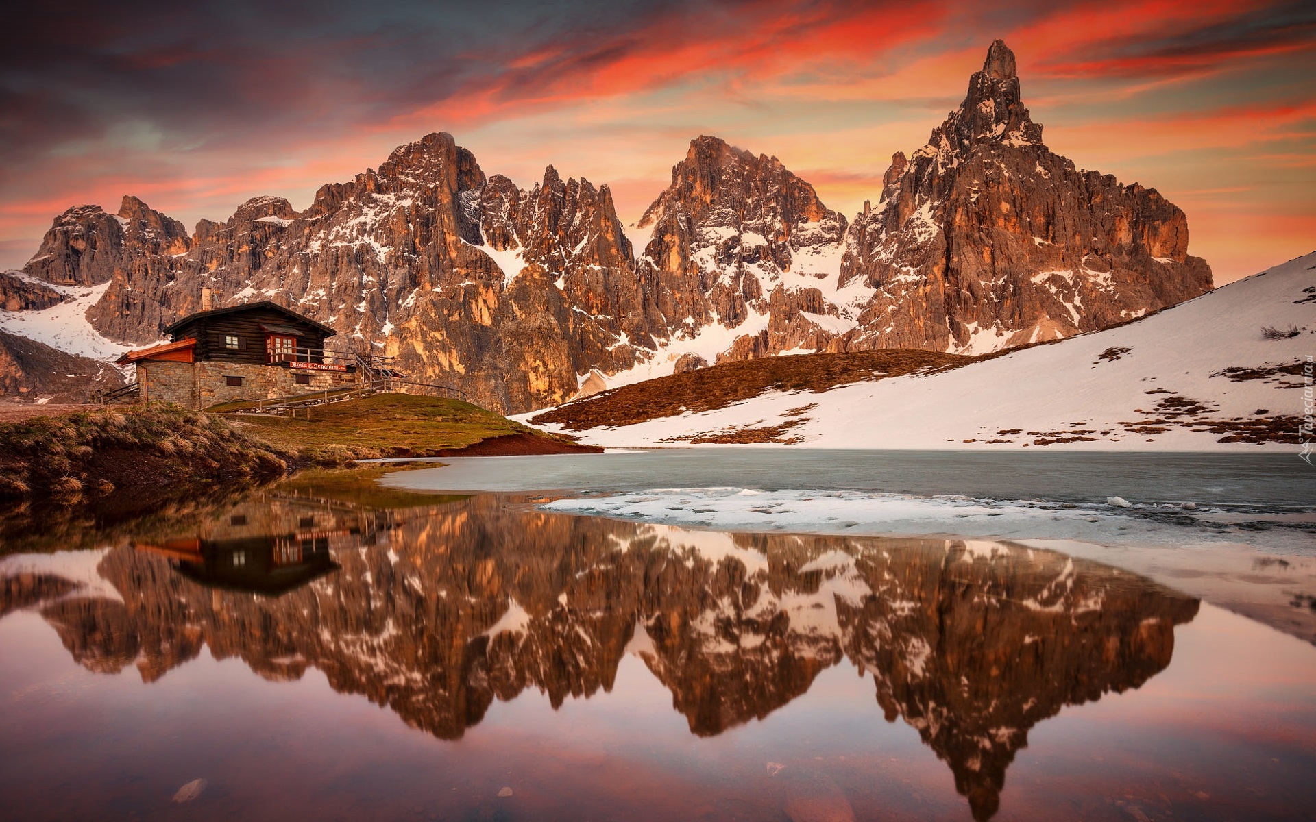 Włochy, Góry, Dolomity, Szczyt, Cimon della Pala, Jezioro, Dom, Schronisko Baita Segantini, Odbicie, Zima