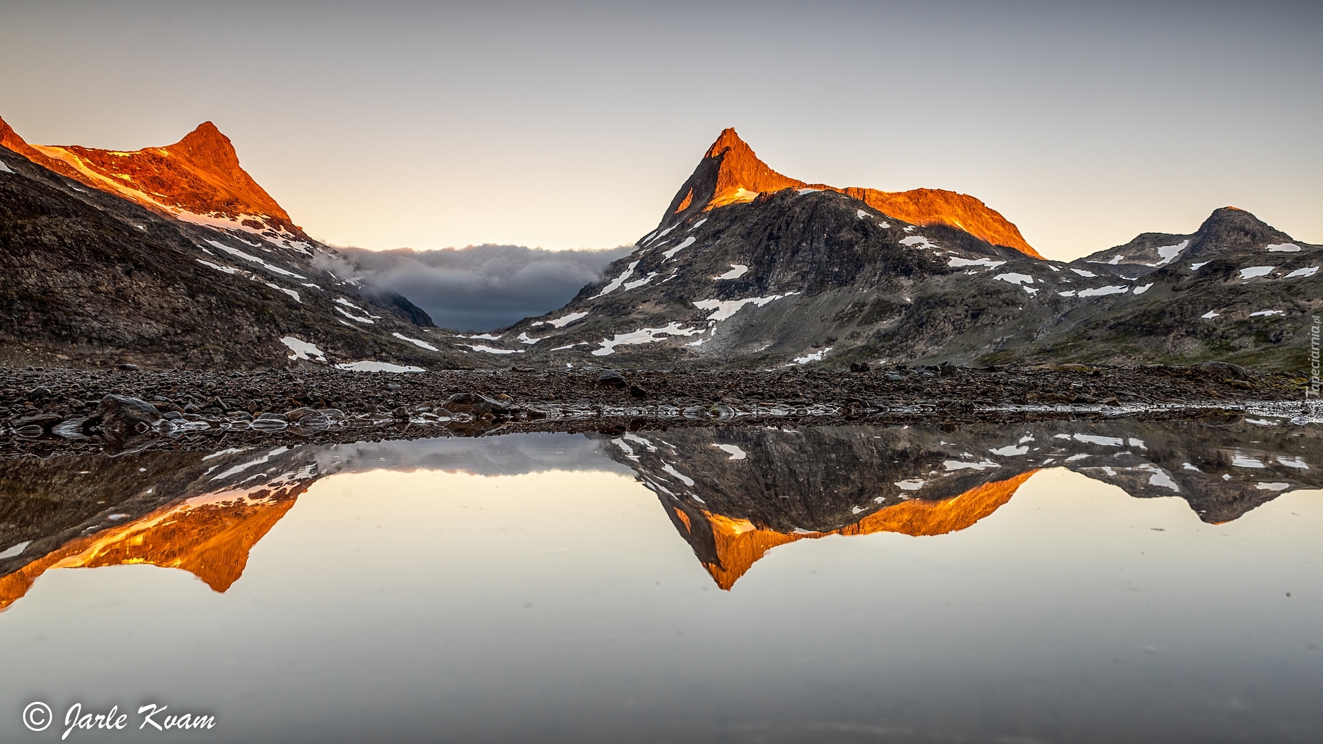 Rozświetlone, Góry Jotunheimen, Szczyty, Hjelledalstind, Falketind, Park Narodowy Jotunheimen, Jezioro Gjende, Norwegia