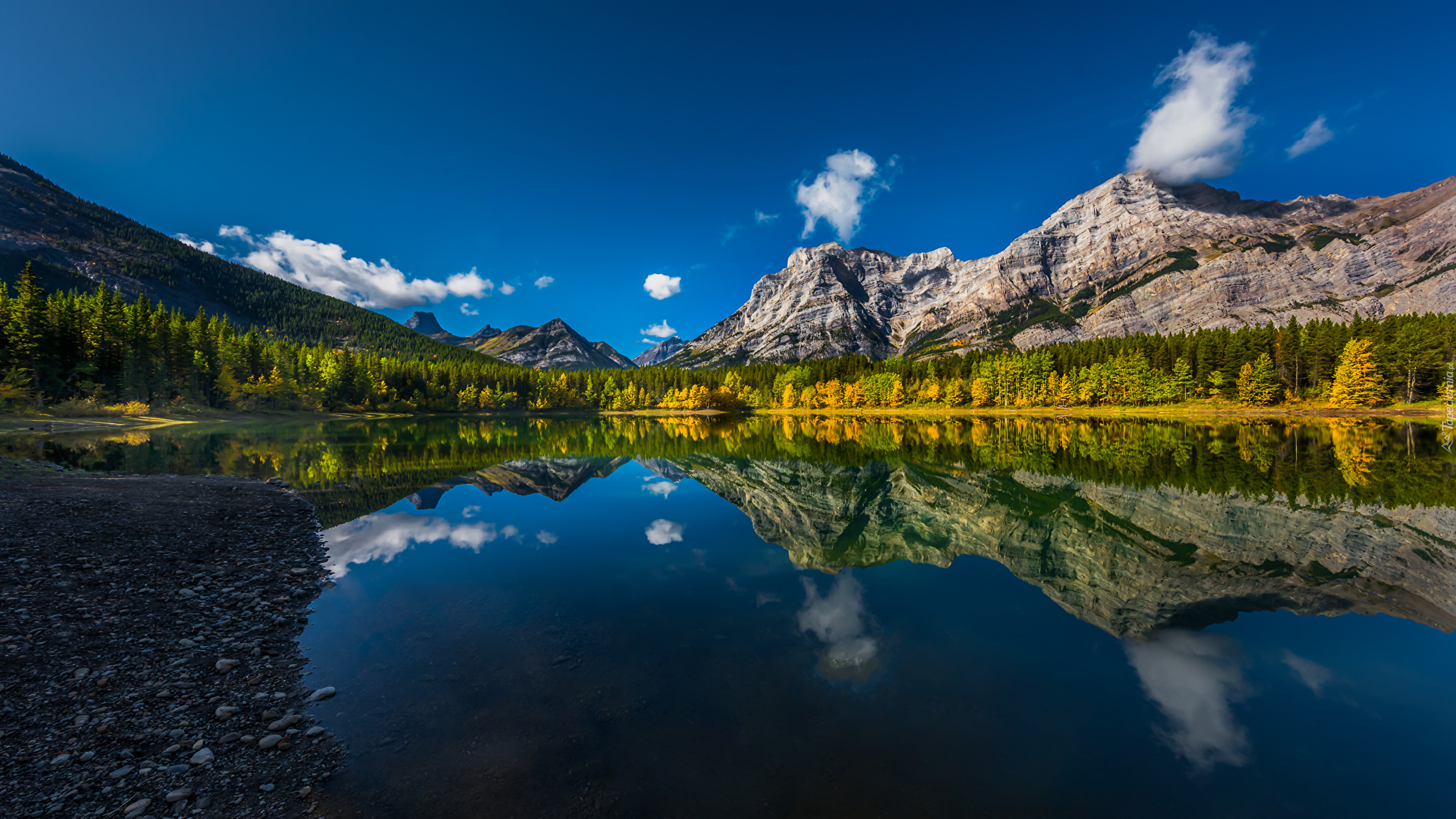 Kanada, Alberta, Jezioro, Niebo, Chmury, Góry, Odbicie, Kamienie