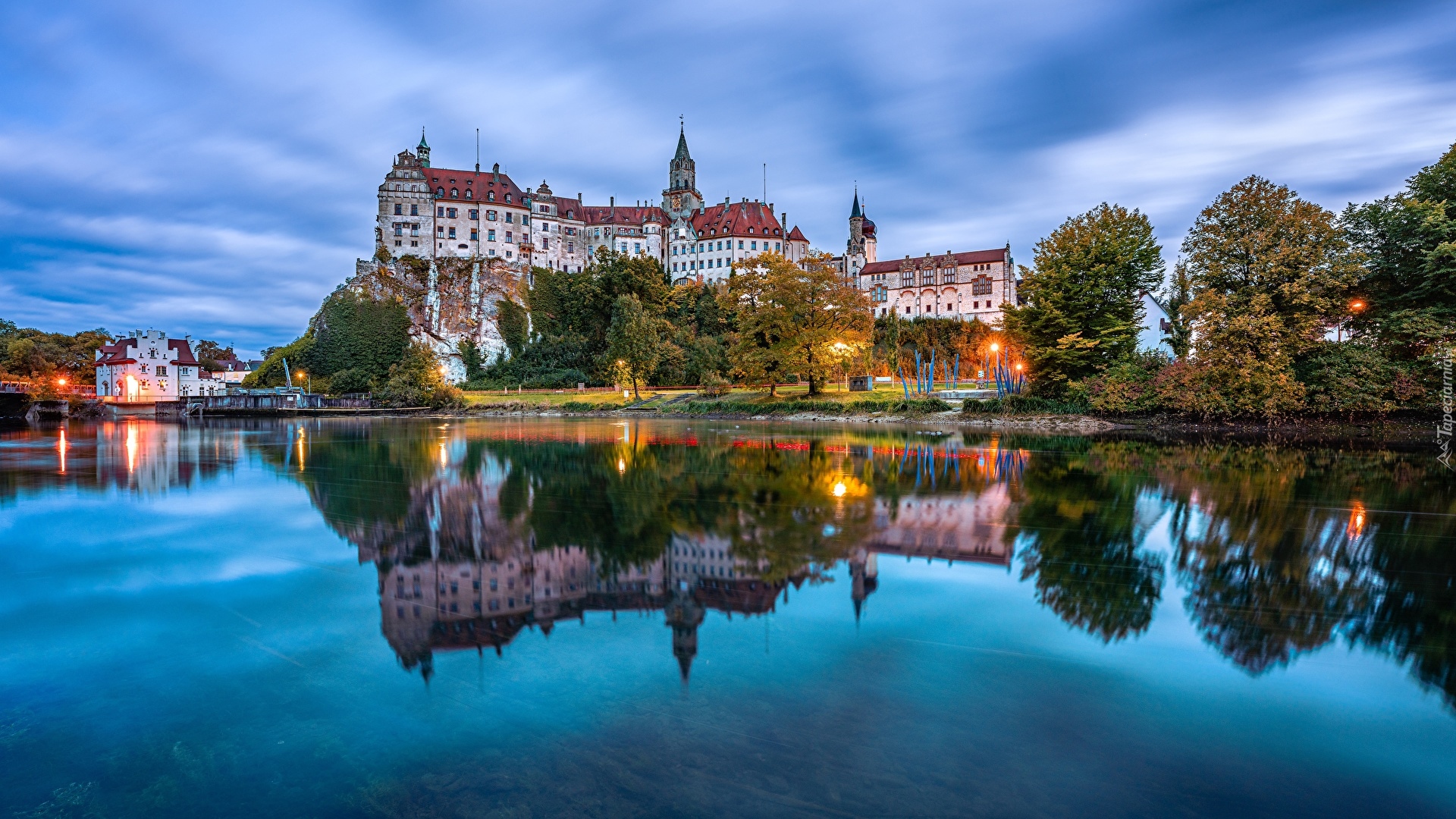 Zamek Sigmaringen, Rzeka Dunaj, Drzewa, Zachód słońca, Badenia-Wirtembergia, Niemcy