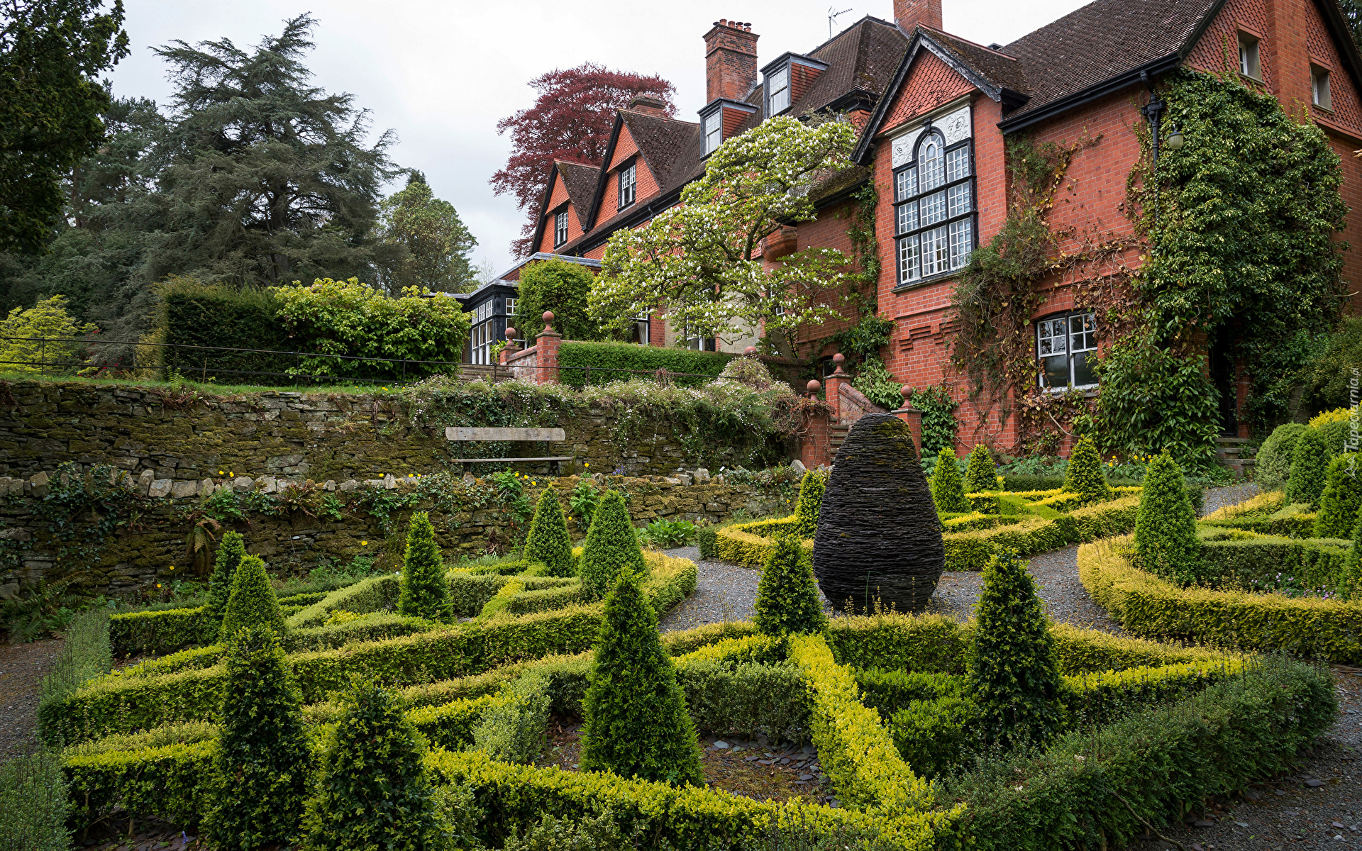 Murowany, Dom, Ogród, Hergest Croft Garden, Krzewy, Drzewa, Kington, Anglia