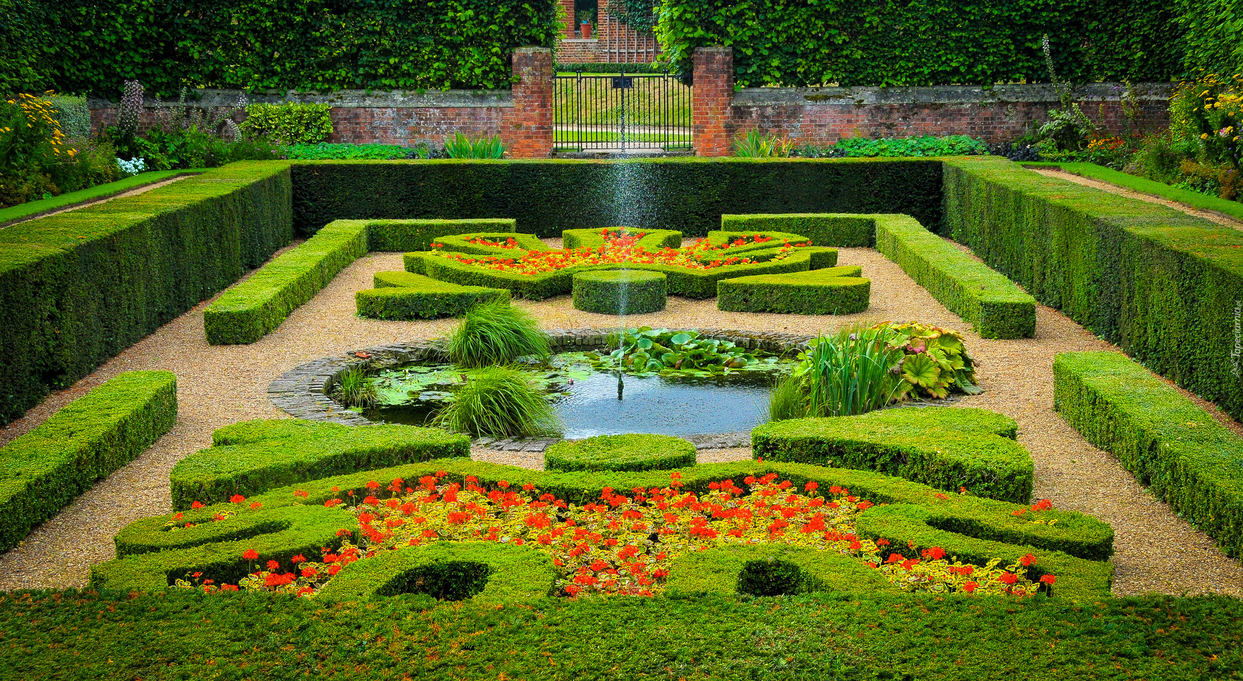 Ogród, Żywopłot, Brama, Rośliny, Kwiaty, Fontanna, Hampton Court, East Molesey, Londyn, Anglia