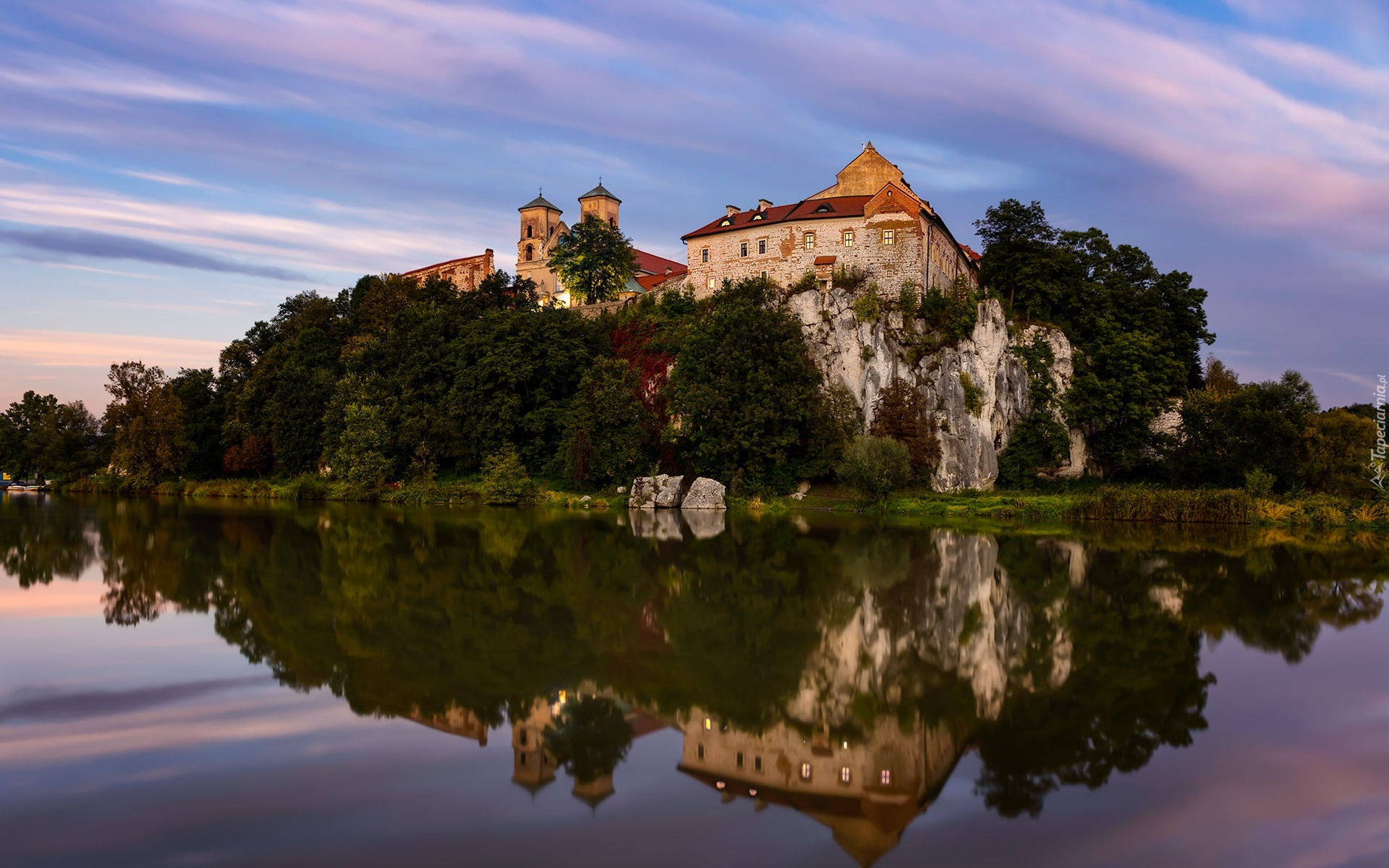 Kościół, Klasztor, Opactwo Benedyktynów, Wzgórze Klasztorne, Rzeka Wisła, Drzewa, Tyniec, Kraków, Polska