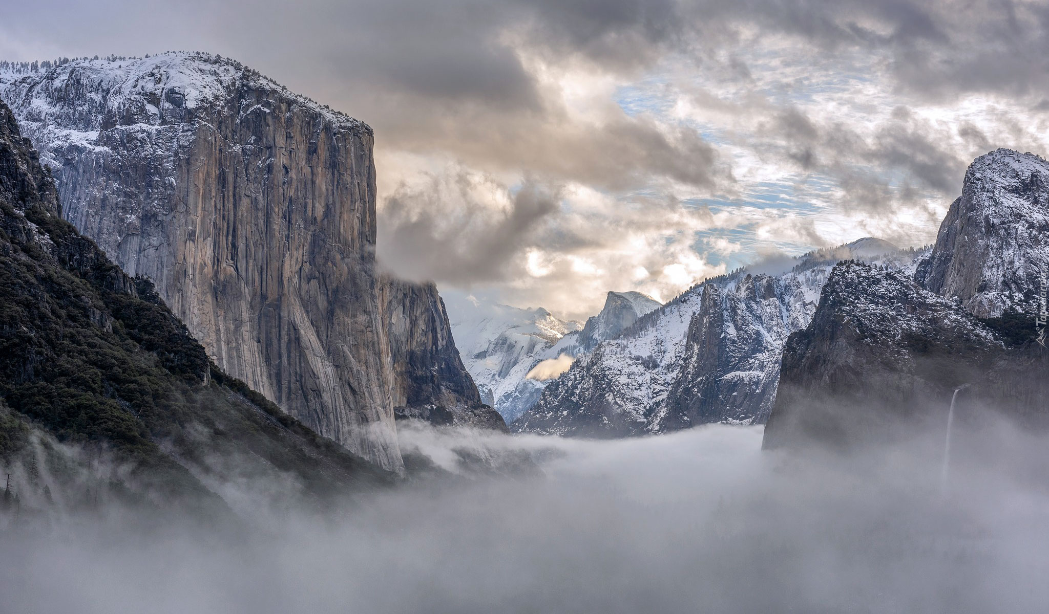 Góry, Mgła, Chmury, Park Narodowy Yosemite, Kalifornia, Stany Zjednoczone