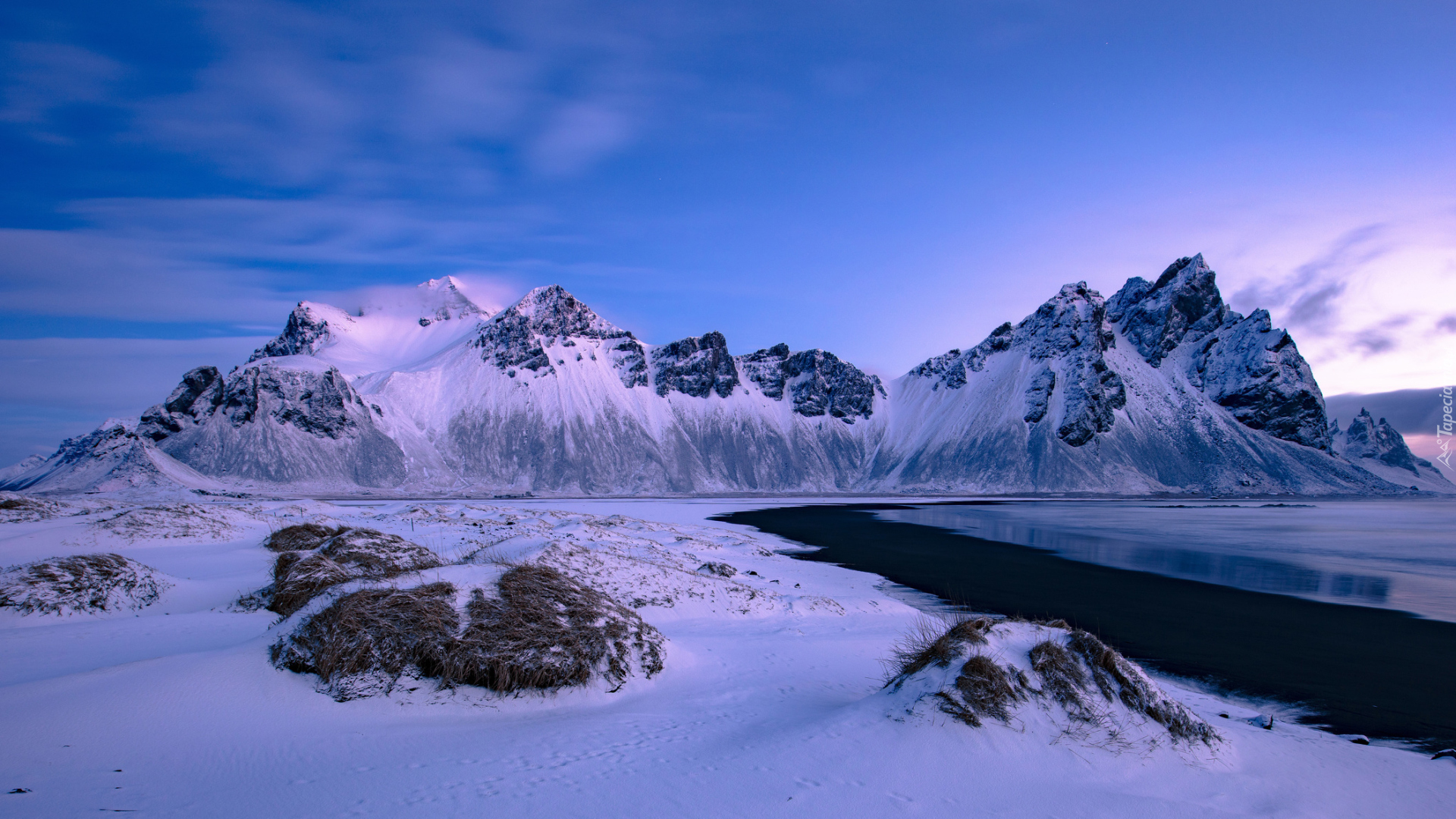 Zima, Góry, Góra Vestrahorn, Zaśnieżona, Plaża Stokksnes, Kamienie, Śnieg, Morze, Zachód słońca, Islandia