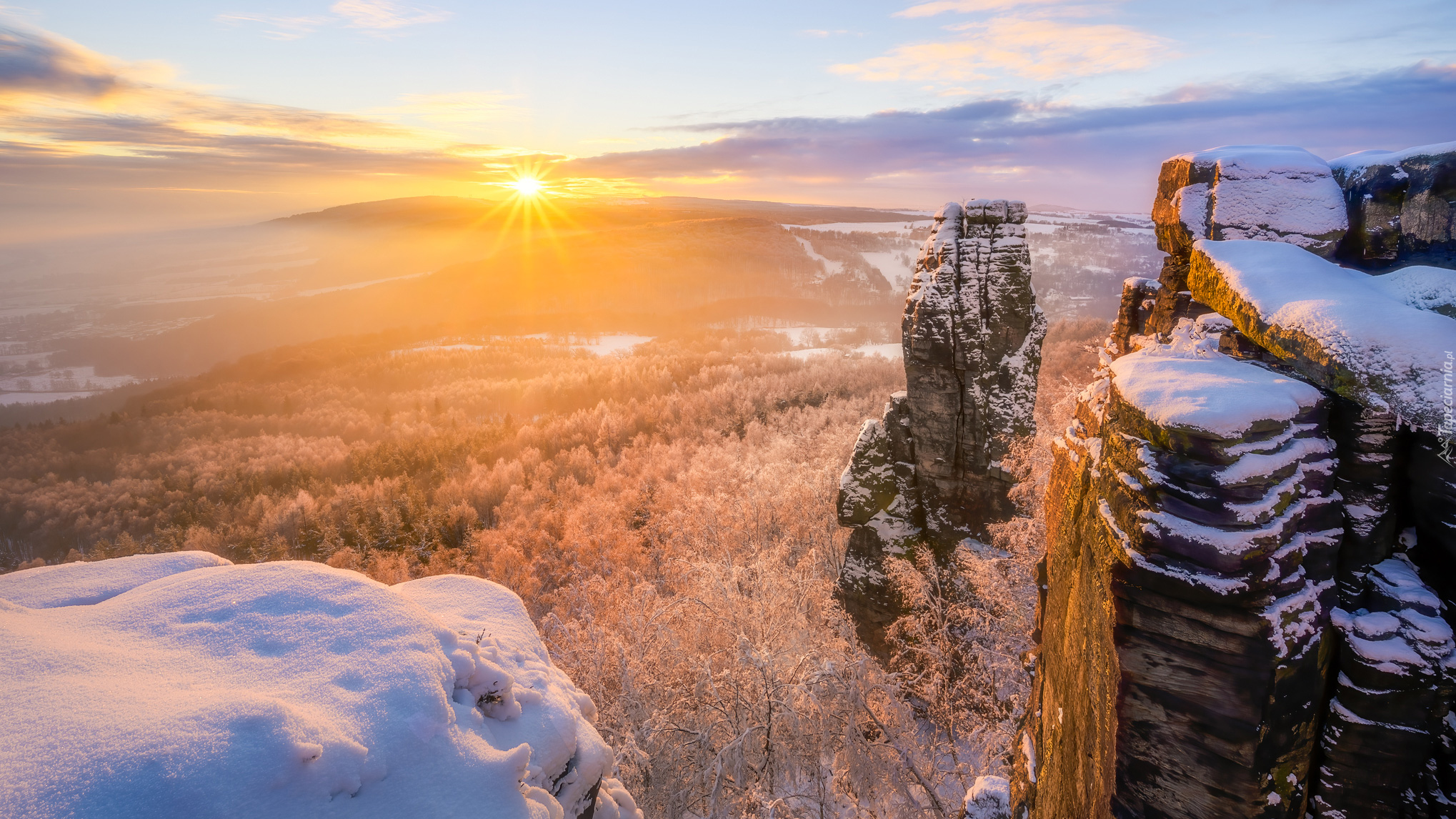 Zima, Śnieg, Góry Połabskie, Drzewa, Promienie słońca, Zachód słońca, Skały, Niemcy