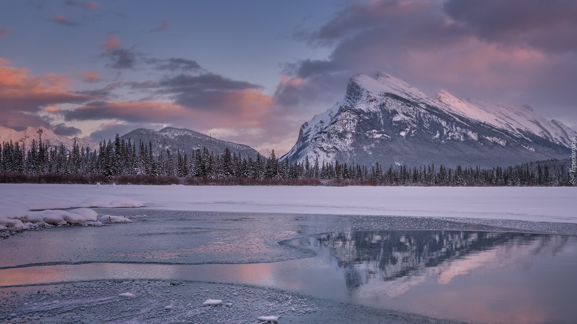 Zima, Góry, Mount Rundle, Jezioro, Two Jack Lake, Odbicie, Drzewa, Park Narodowy Banff, Prowincja Alberta, Kanada