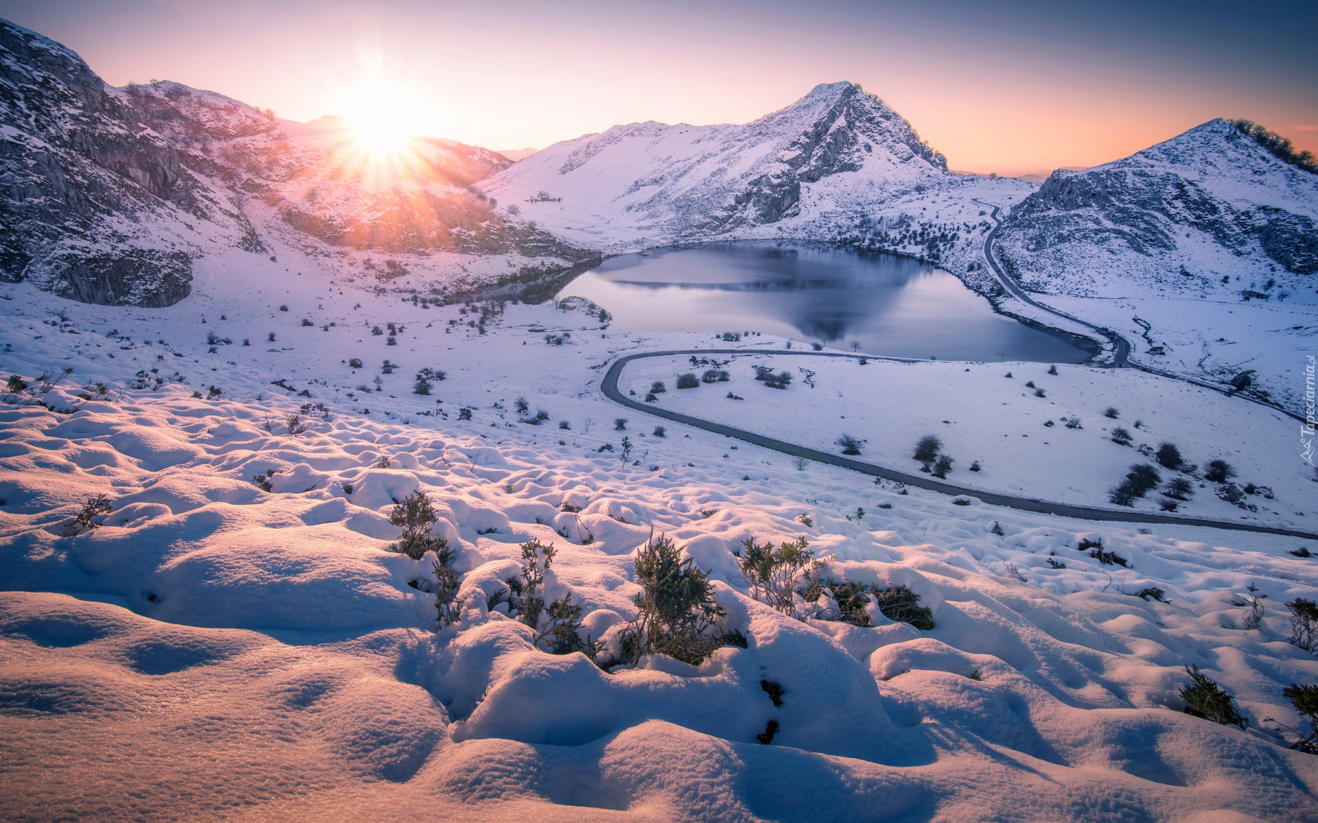 Zima, Śnieg, Jezioro, Lake Enol, Góry, Picos de Europa, Asturia, Hiszpania