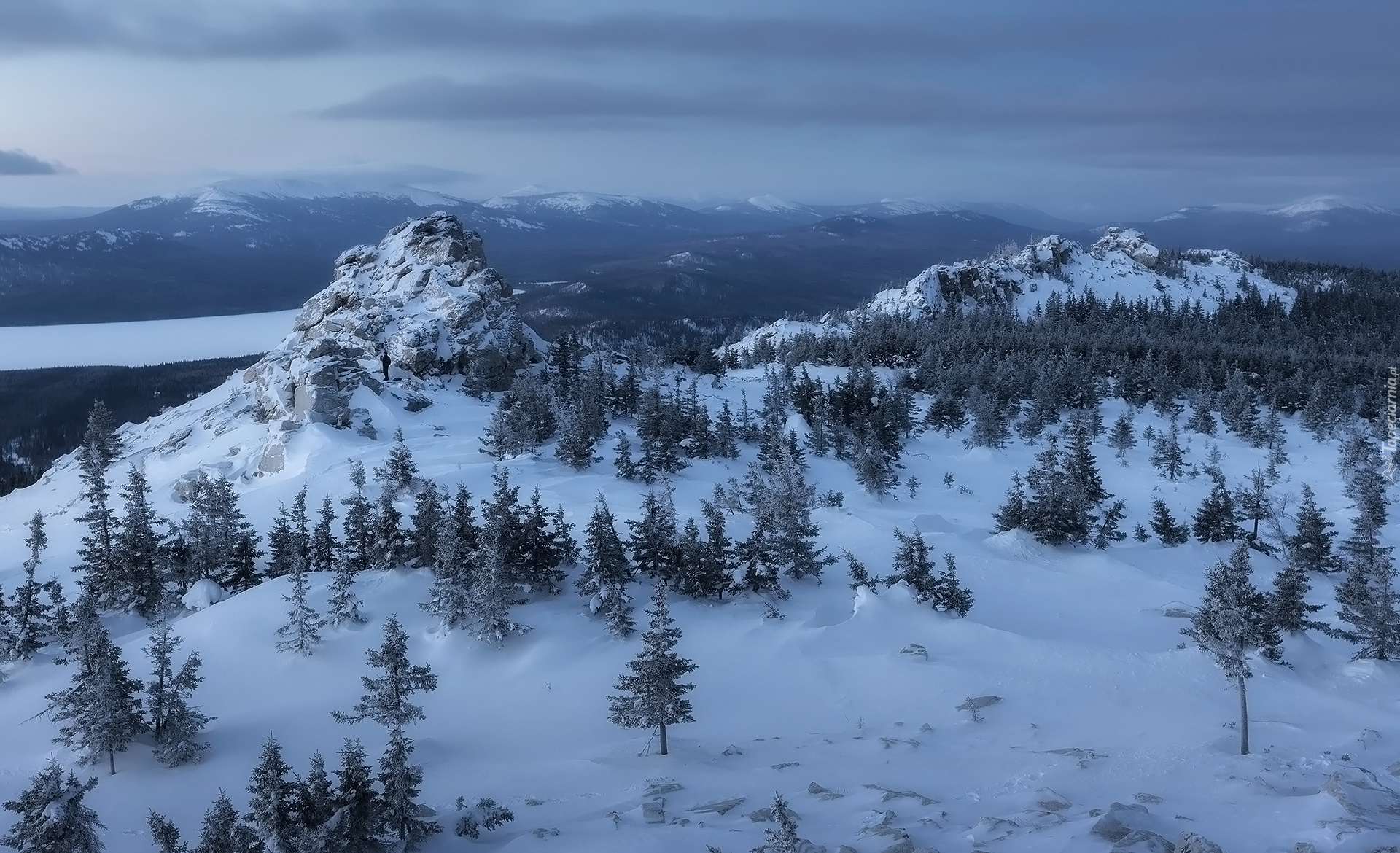 Zima, Góry Ural, Pasmo Nurgusz, Jezioro, Park Narodowy Ziuratkul, Obwód czelabiński, Rosja