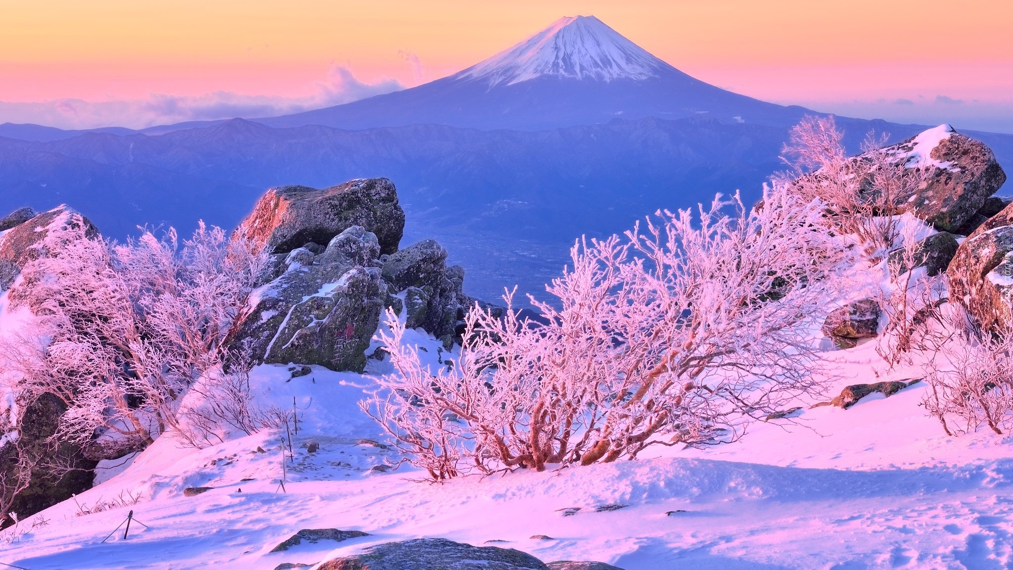Wschód słońca, Góra, Stratowulkan Fudżi, Mount Fuji, Zima, Skały, Krzewy, Wyspa Honsiu, Japonia