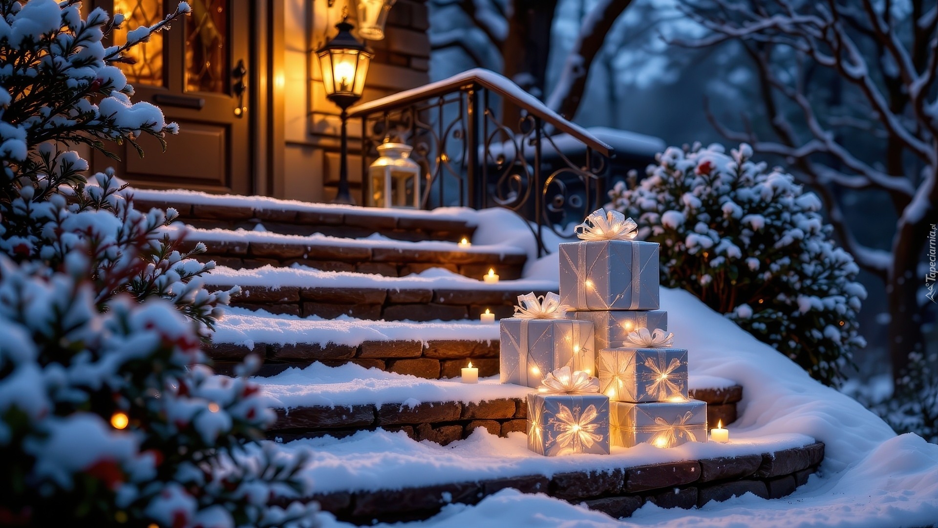 Zima, Dom, Schody, Śnieg, Prezenty, Ośnieżone, Krzewy, Świece, Latarnia
