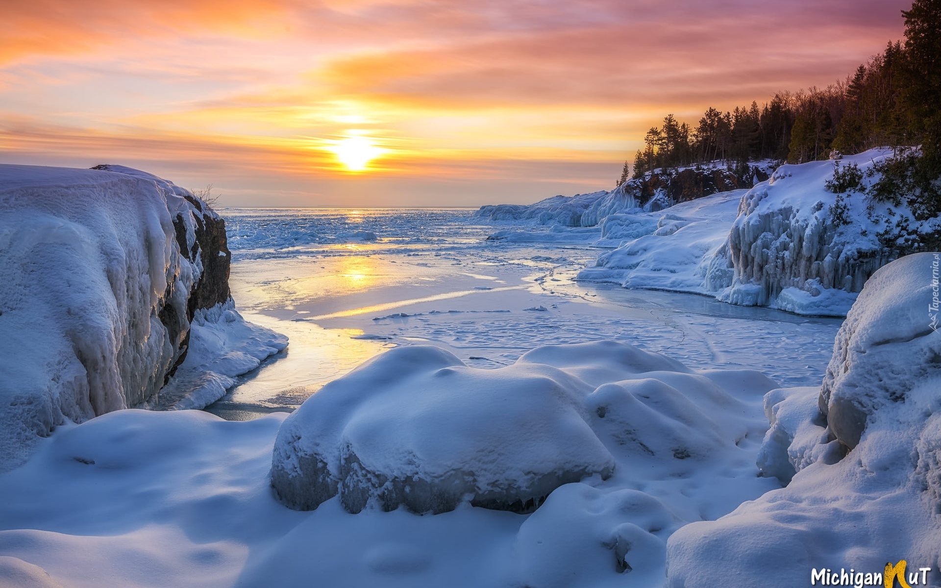 Stany Zjednoczone, Michigan, Jezioro, Superior Lake, Wschód słońca, Zima, Skały, Black Rocks, Marquette, Presque Isle Park