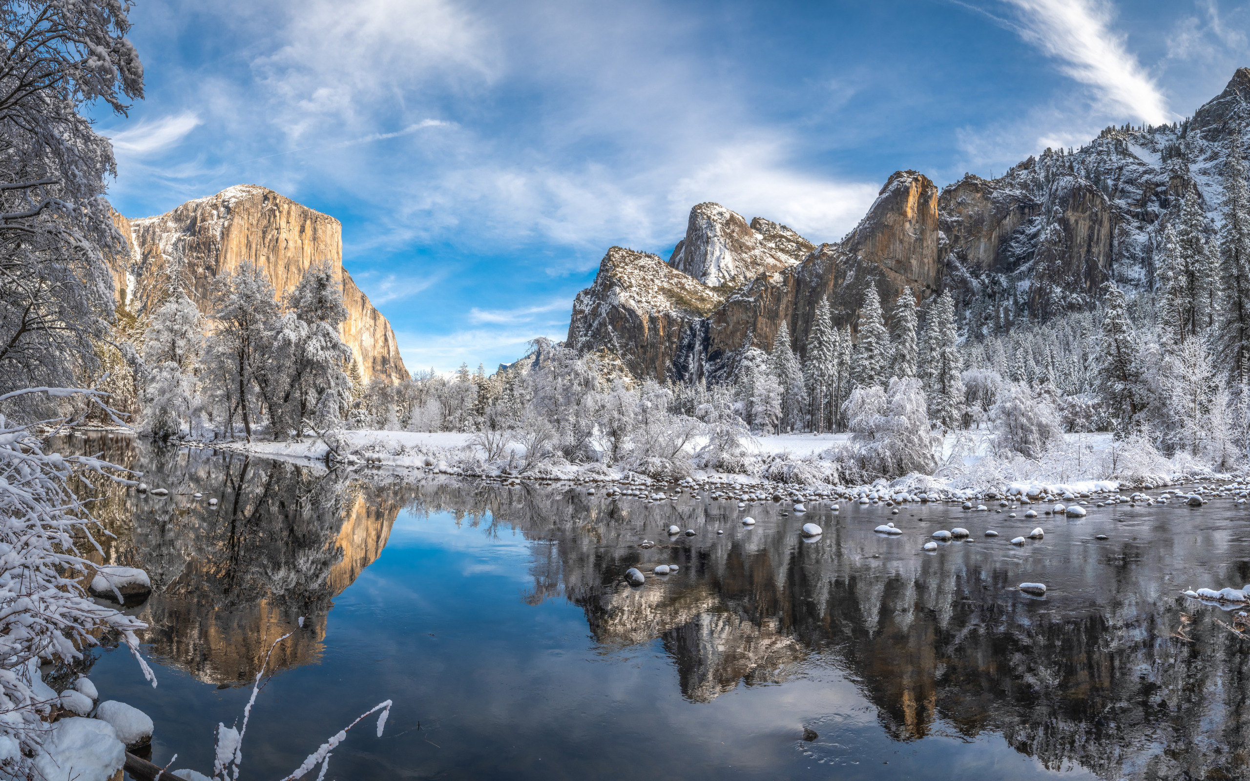 Park Narodowy Yosemite, Rzeka, Merced River, Góry, Sierra Nevada, Śnieg, Drzewa, Obłoki, Odbicie, Zima, Kalifornie, Stany Zjednoczone