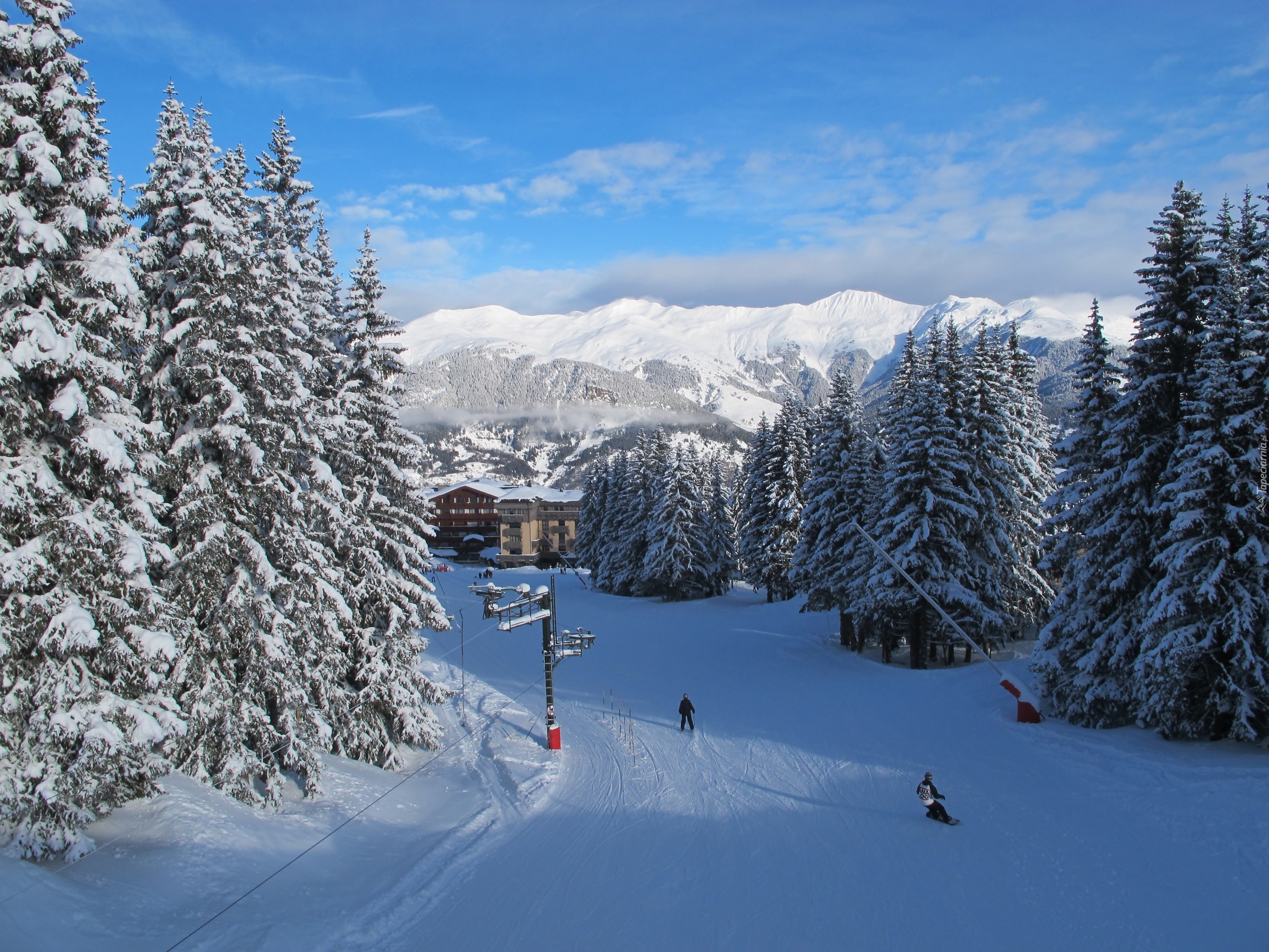 Ośrodek narciarski Courchevel, Góry, Alpy, Lasy, Ośnieżone, Drzewa, Zima, Miejscowość, Saint-Bon-Tarentaise, Sabaudia, Francja