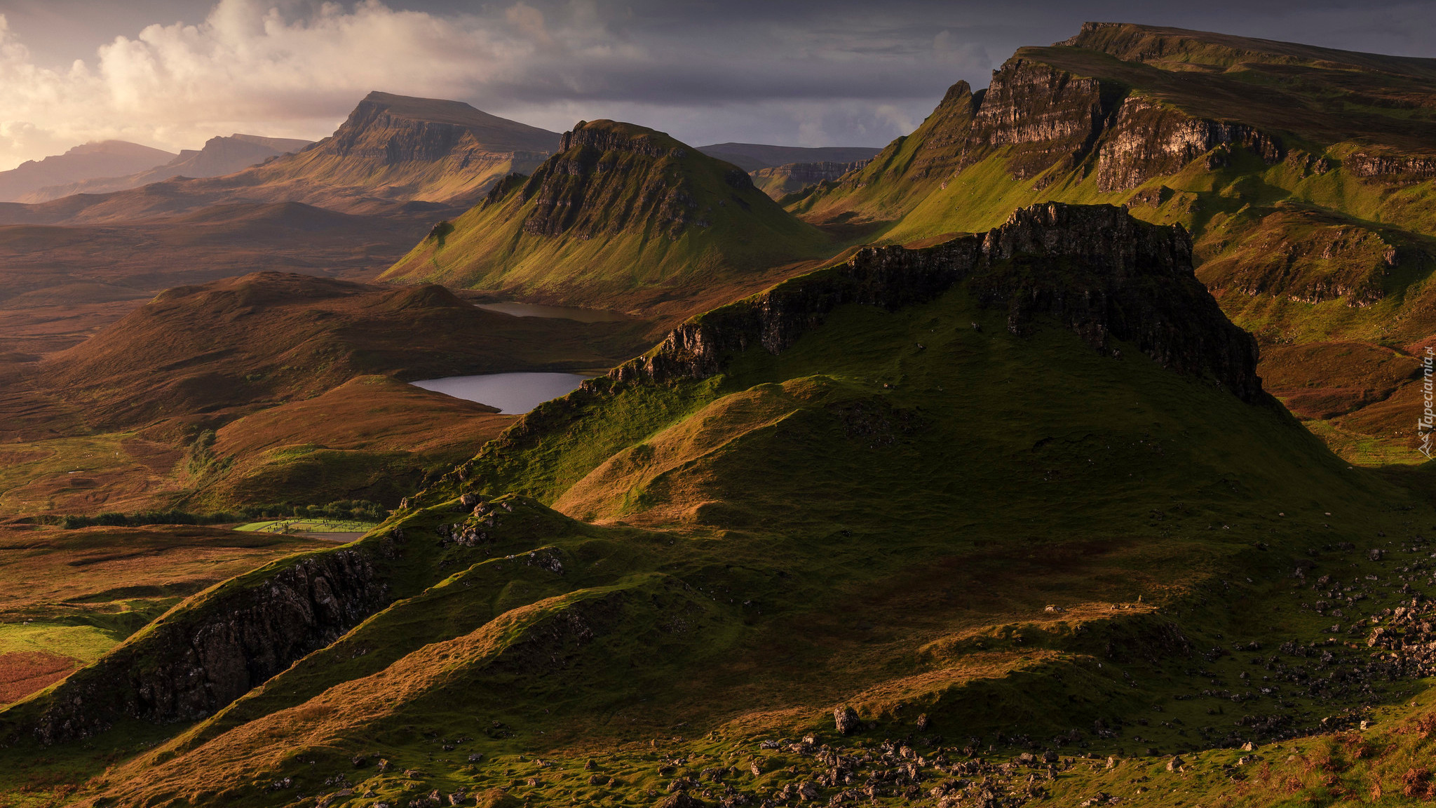 Wzgórza, Góry, Jeziora, Chmury, Wyspa Skye, Osuwisko, Quiraing, Szkocja