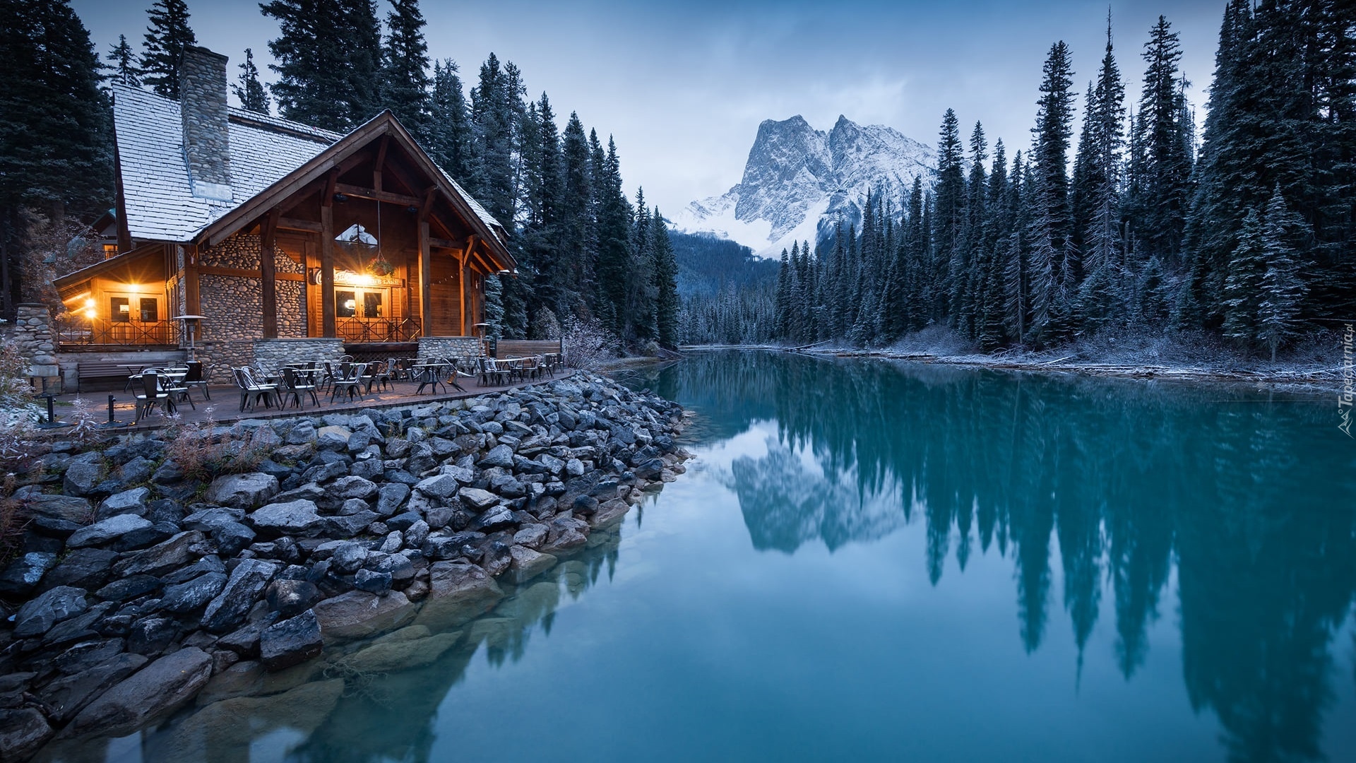 Restauracja, Cilantro on the Lake, Dom, Światła, Drzewa, Jezioro, Emerald Lake, Góry, Park Narodowy Yoho, Kolumbia Brytyjska, Kanada