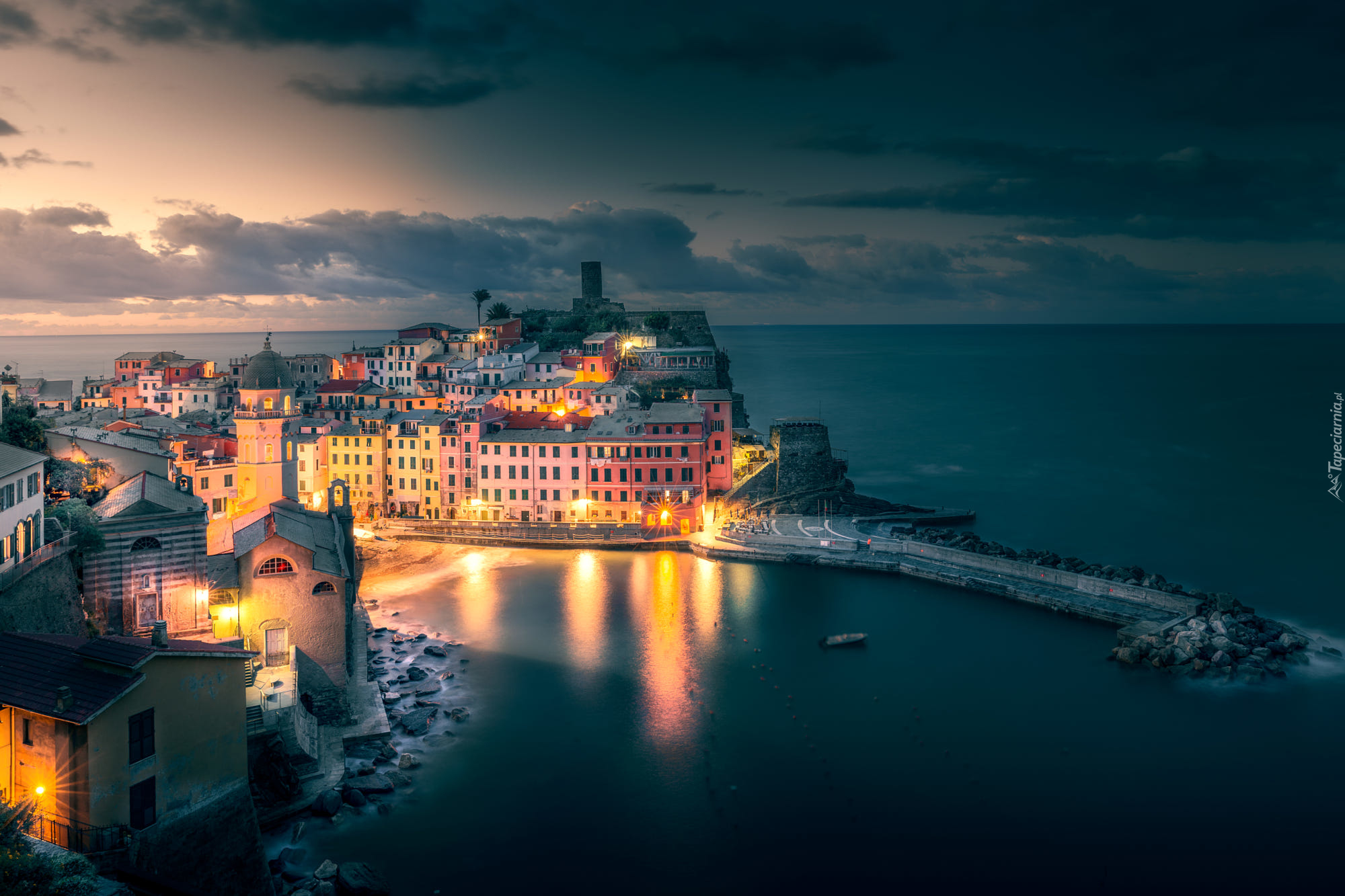 Vernazza, Cinque Terre, Włochy, Domy, Światła, Morze