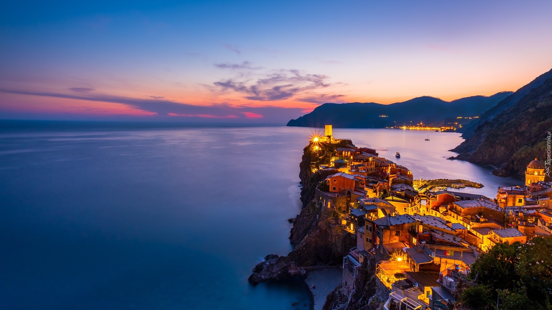 Włochy, Liguria, Vernazza, Wybrzeże, Domy, Światła, Morze