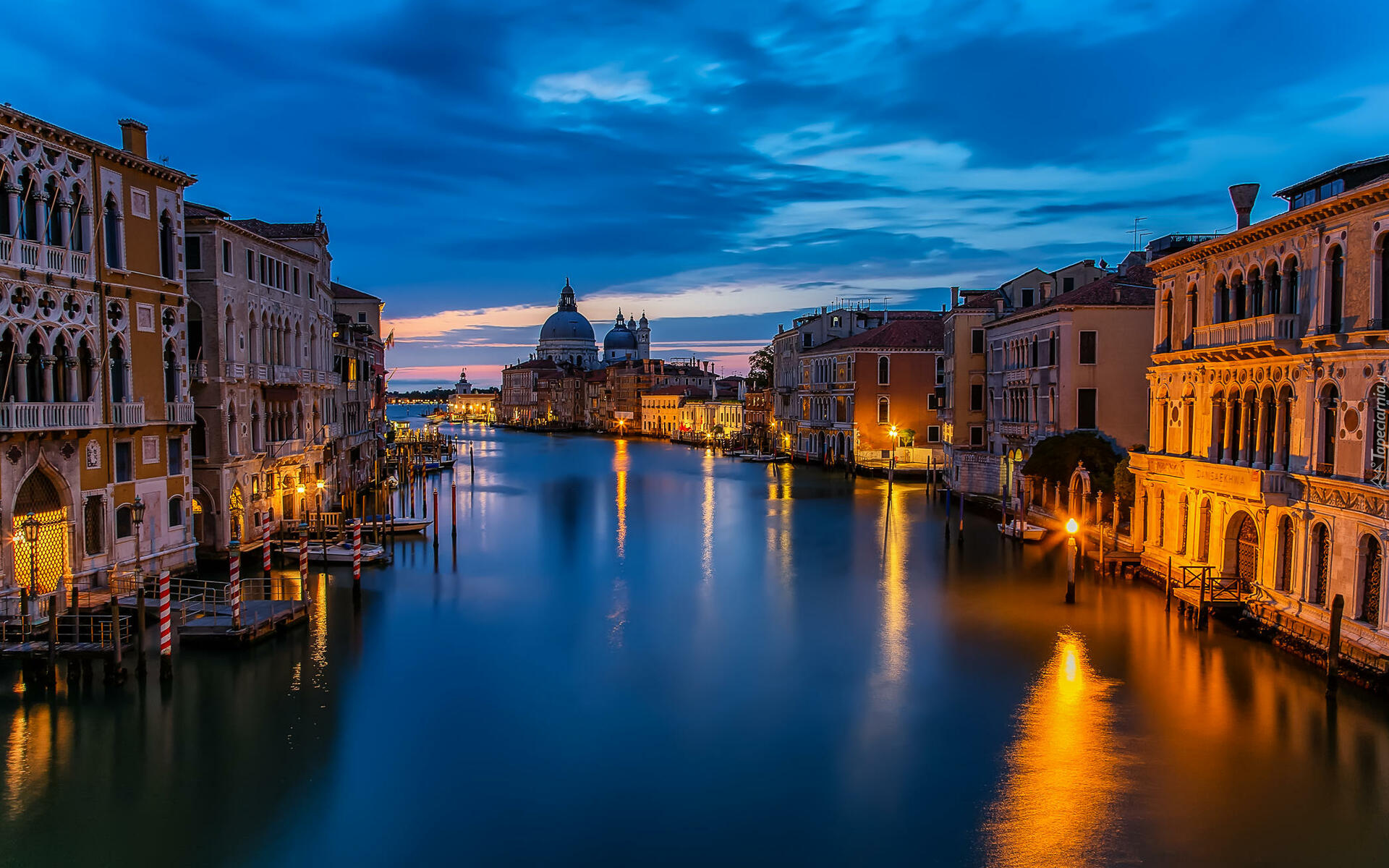 Włochy, Wenecja, Kanał, Canal Grande, Domy, Łodzie, Latarnie, Wschód słońca