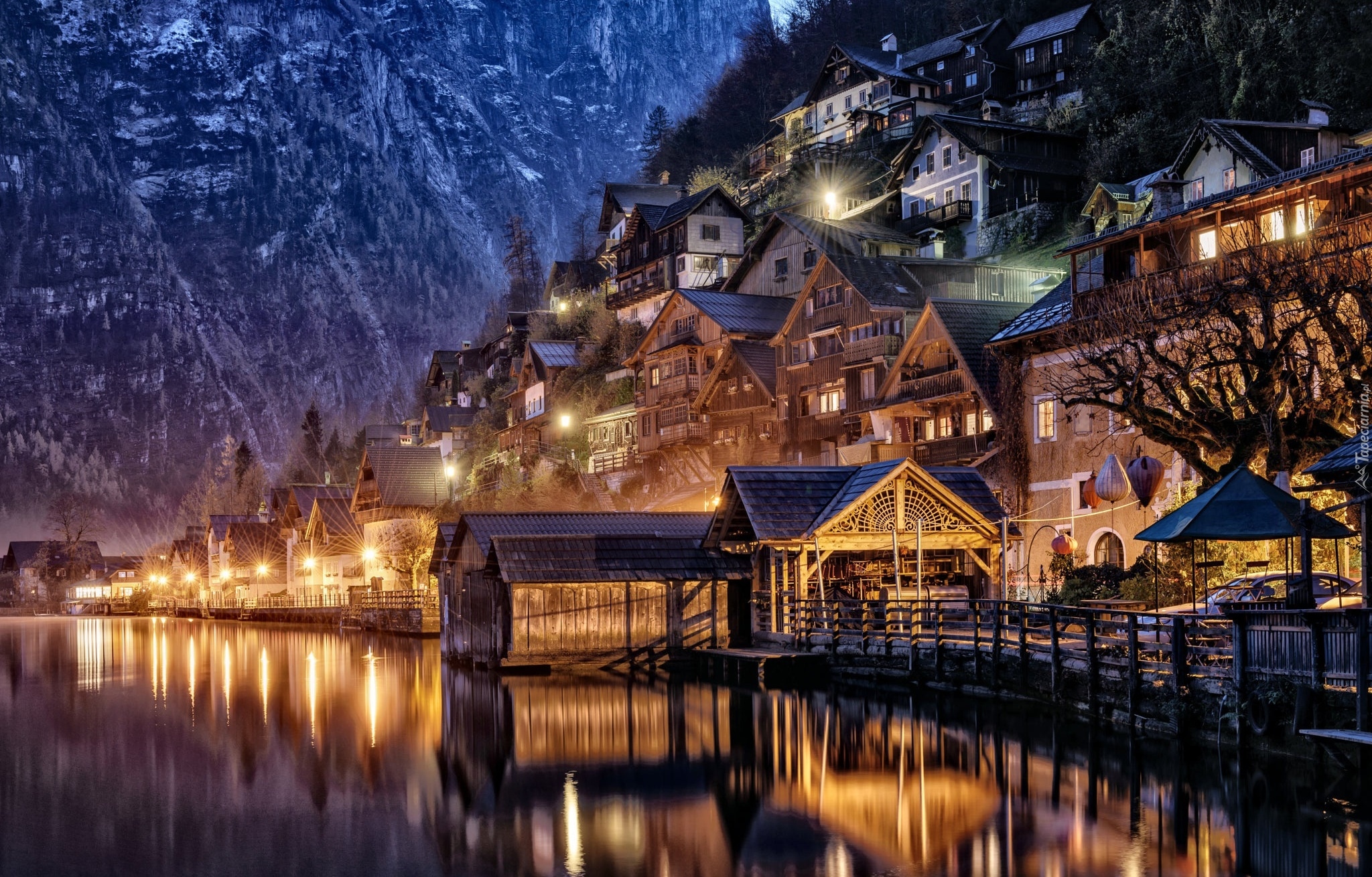 Austria, Hallstatt, Jezioro Hallstättersee, Góry, Domy, Światła, Wieczór