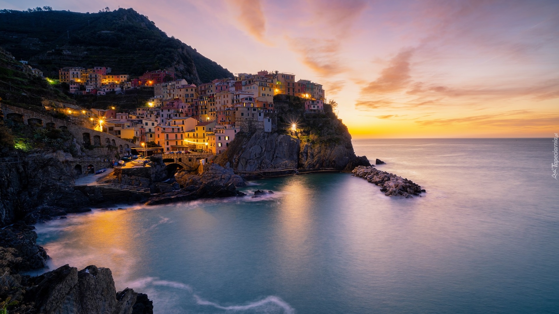 Włochy, Gmina Riomaggiore, Manarola, Cinque Terre, Morze Liguryjskie, Kolorowe, Domy, Światła, Skały