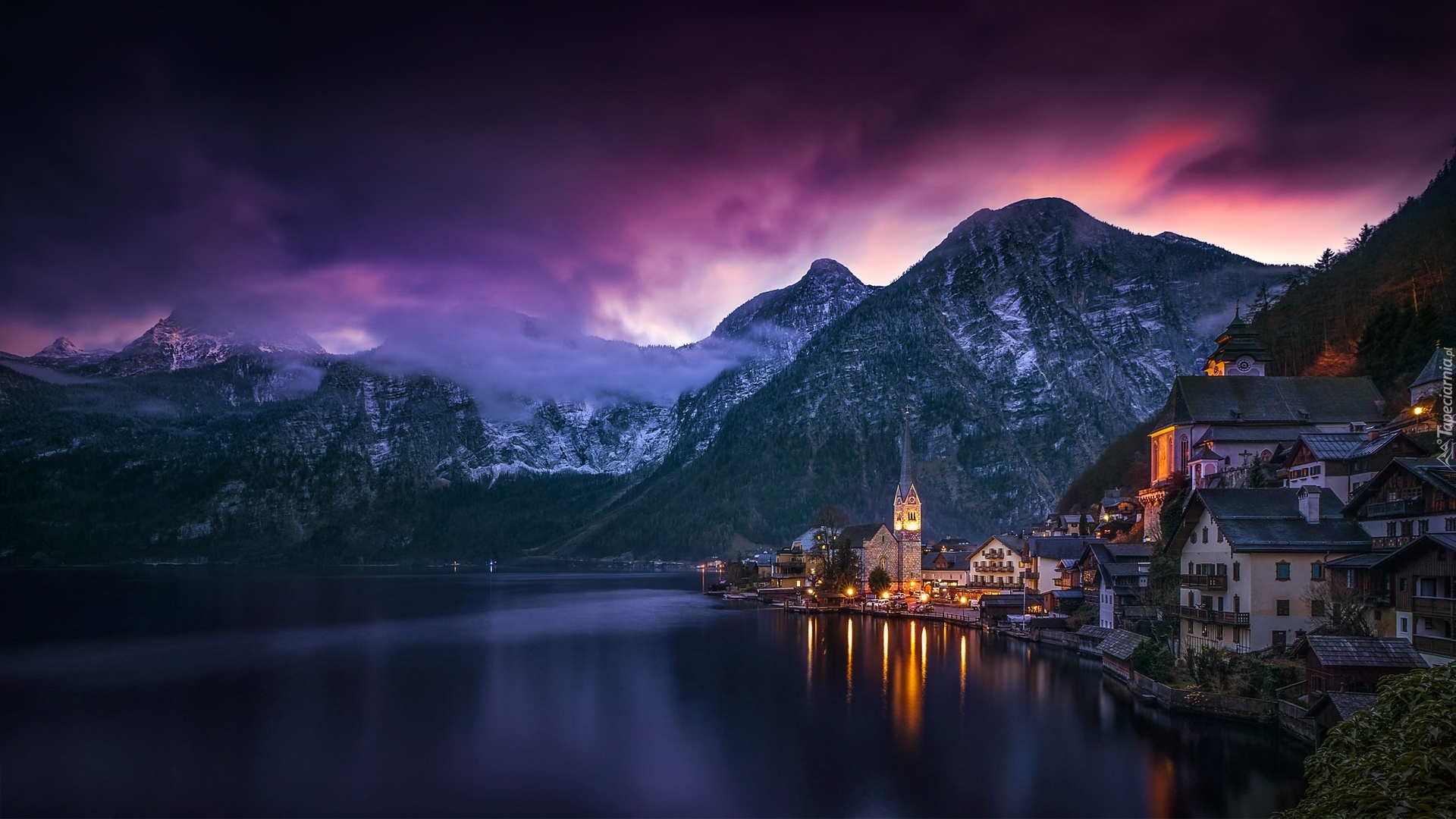 Austria, Hallstatt, Jezioro Hallstättersee, Domy, Góry, Kościół