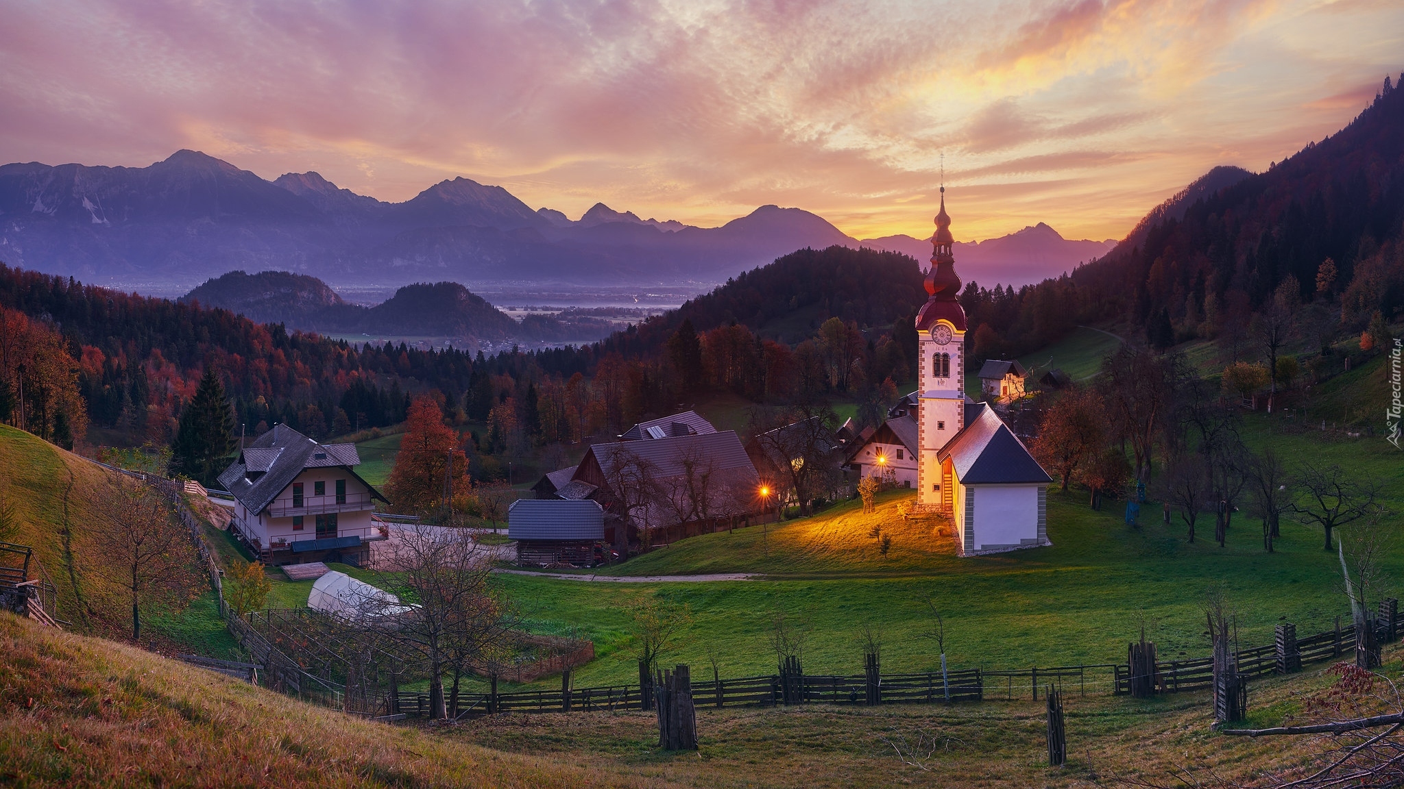 Słowenia, Góry, Dolina, Oświetlony, Kościół, Domy, Ogrodzenie