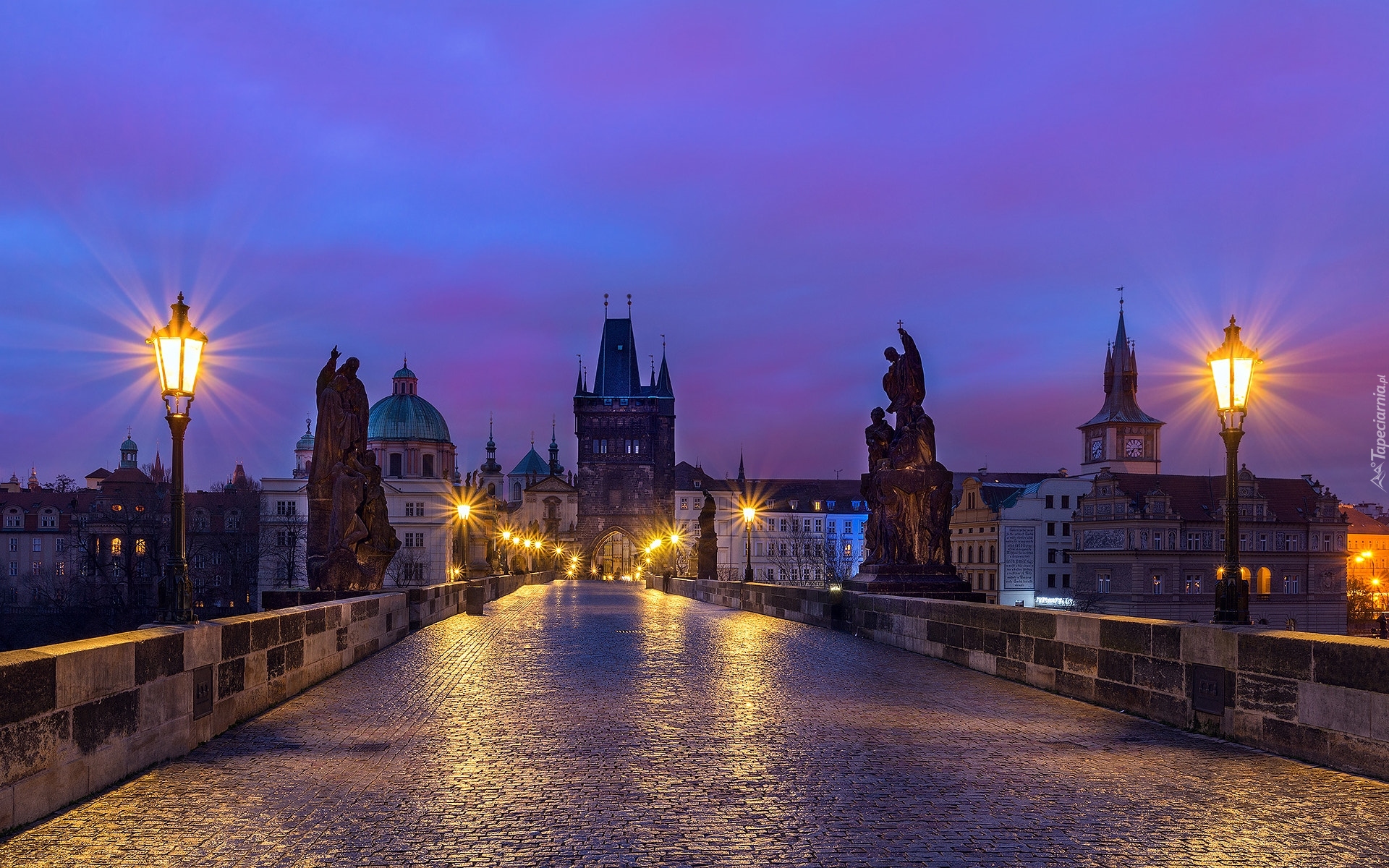 Most Karola, Oświetlenie, Latarnie, Posągi, Praga, Czechy